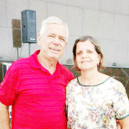 Dia 6 de maio, comemora aniversário, a professora aposentada Neide Beatriz Sampaio de Sousa. Ela recebe os parabéns do esposo João Cândido de Sousa, dos filhos, Flávio Humberto Sampaio de Sousa, casado com Lígia Maria de Assis Ferreira Sousa; Gisele Sampaio de Sousa, casada com Wilson Romão Júnior e Aline Sampaio de Souza Cavalcante, casada com Genildo Vilela Lacerda Cavalcante, dos netos, Guilherme, Mariana, Alice, Sofia e Gabriel, dos familiares e amigos