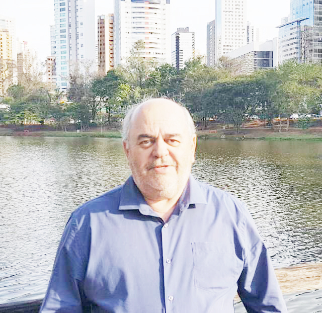 Dia 6 de maio, comemora aniversário, Jorge Luís Corrêa. Ele recebe os parabéns da esposa Solange Aparecida Arantes Corrêa, dos filhos, Vinícius José, Flávia, Fernanda e Mariana, dos familiares e amigos