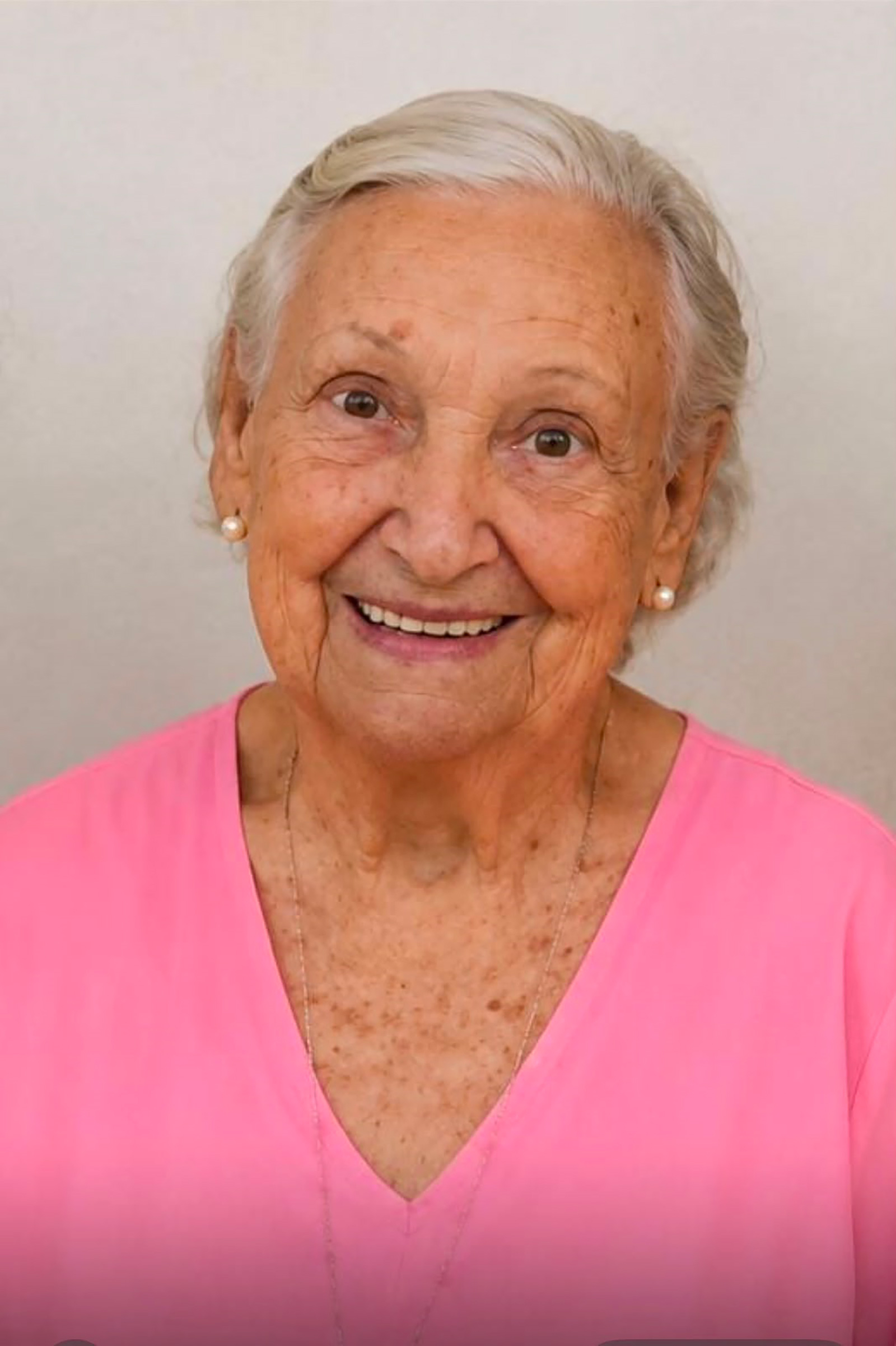 Faleceu dia 6 de junho, aos 92 anos, Julieta Alves de Queiroz Ferreira (“Tia Júlia”), casada com Antônio de Paula Ferreira. Ela é filha de Antônio Joaquim de Queiroz e Joaquina Ribeiro dos Santos e tem 12 irmãos, Laura Alves de Queiroz e Antônio Alves de Queiroz (Tito Queiroz”) (in memoriam) (os demais irmãos moram em outras cidades e estado)