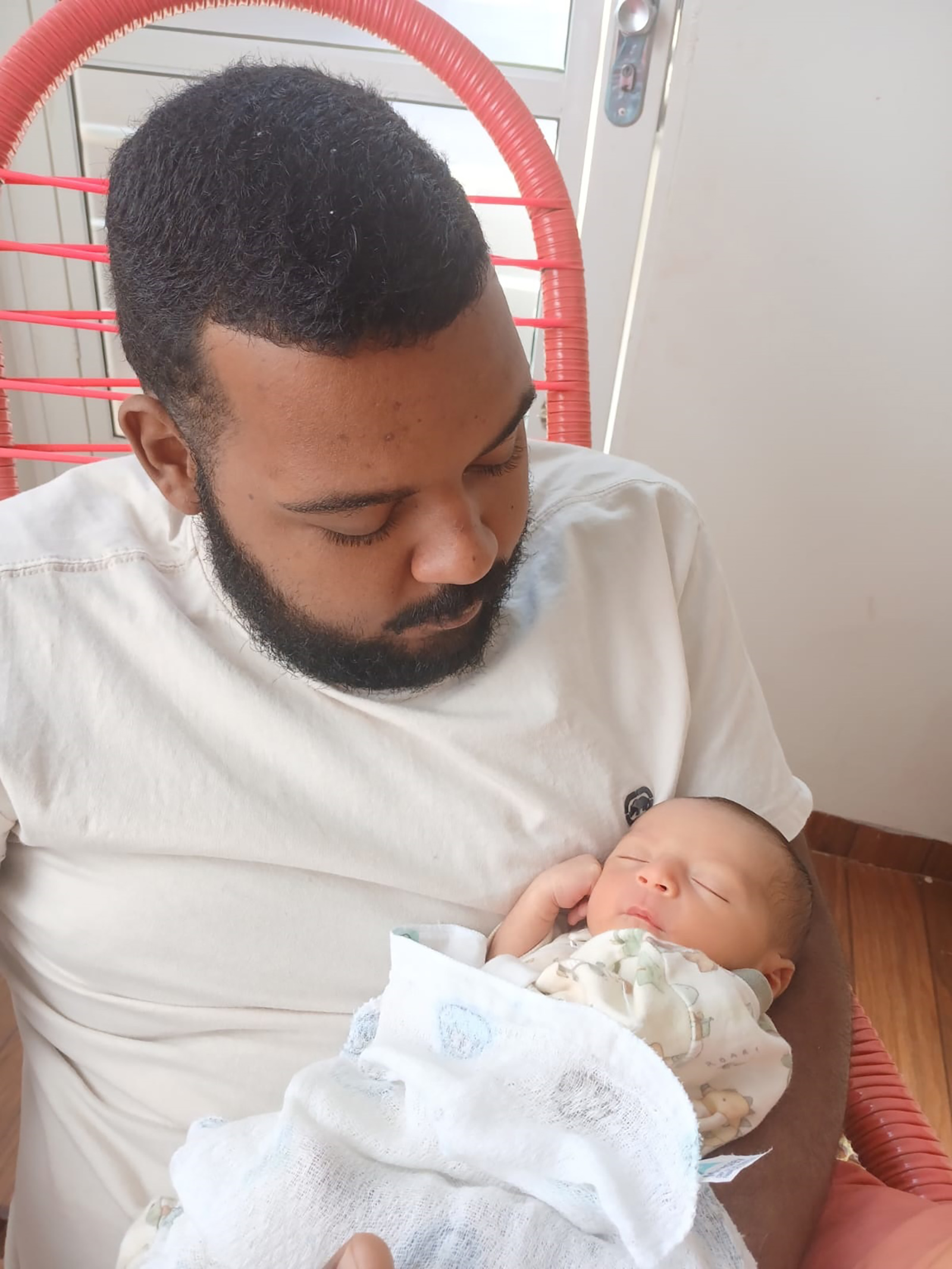 De: Bernardo Tomain Barbosa
Para: Davi Barbosa
“Obrigada papai por tudo que me faz. Papai do Céu caprichou quando escolheu você para mim”.