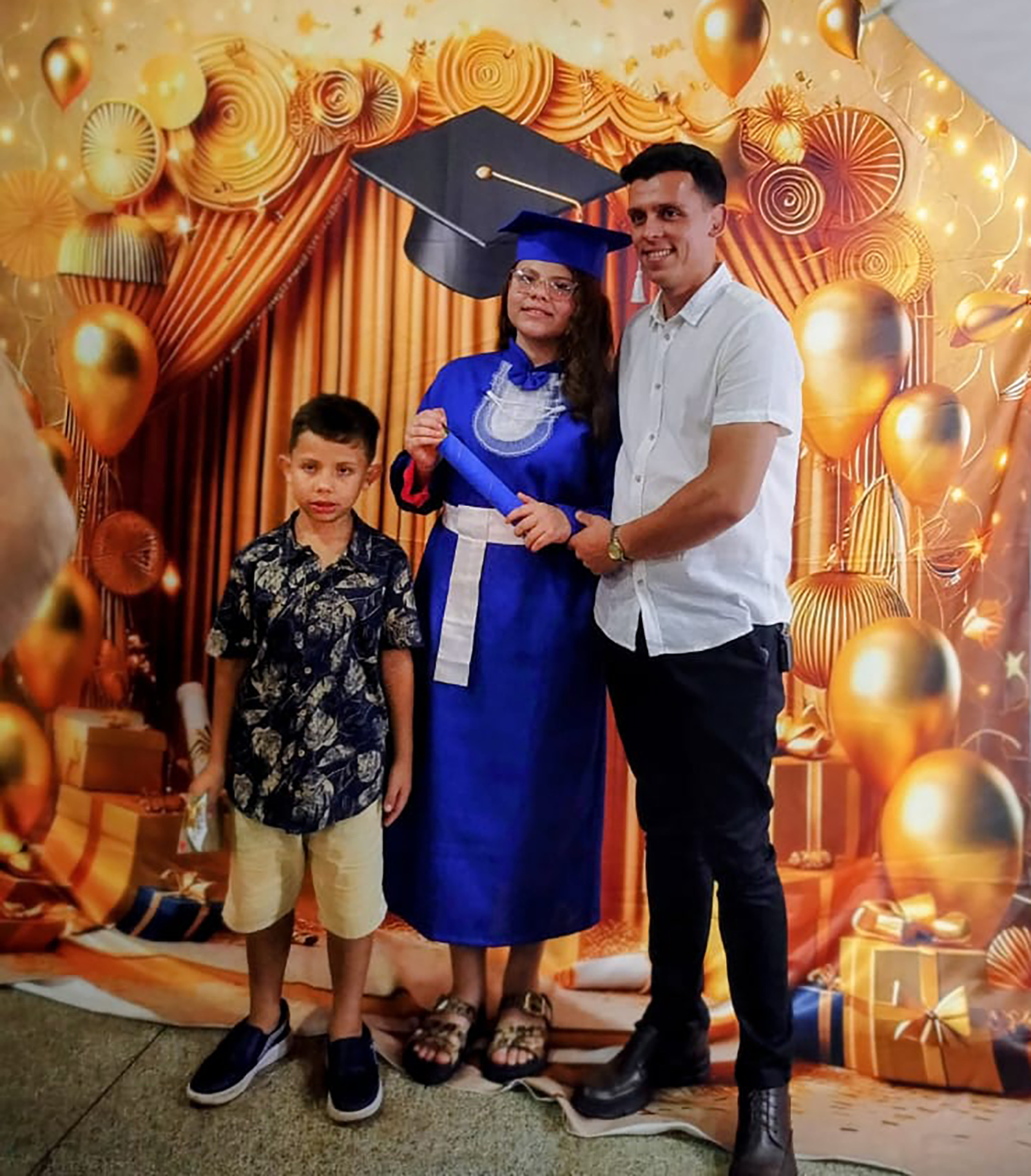 De: Helena, Benício, José Otávio e Theo
Para: Fabrício 
“Pai, em cada passo que dou carrego comigo os valores que você ensinou. Seu amor, sua força e seu exemplo são a base da minha vida. Hoje celebro, não só o pai incrível que você é, mas o homem admirável que tenho a honra de chamar de pai”.