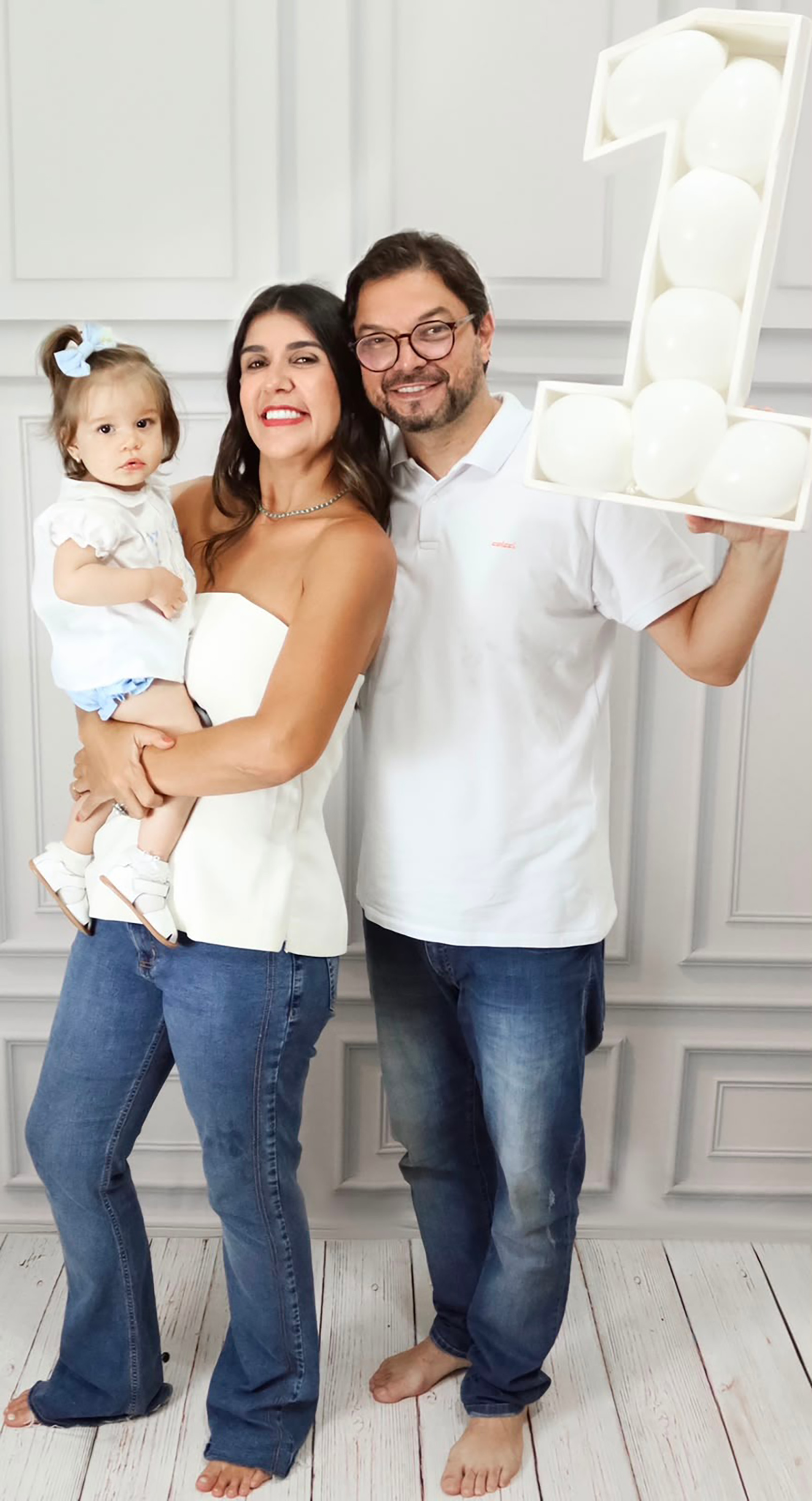 De: Luísa Fiuza Moretti
Para: Jonas Moretti Paulino
“Papai, já faz um ano e 5 meses que eu mudei o seu mundo. Feliz Dia dos Pais para o meu parceiro de bagunças e o dono do melhor abraço”.
