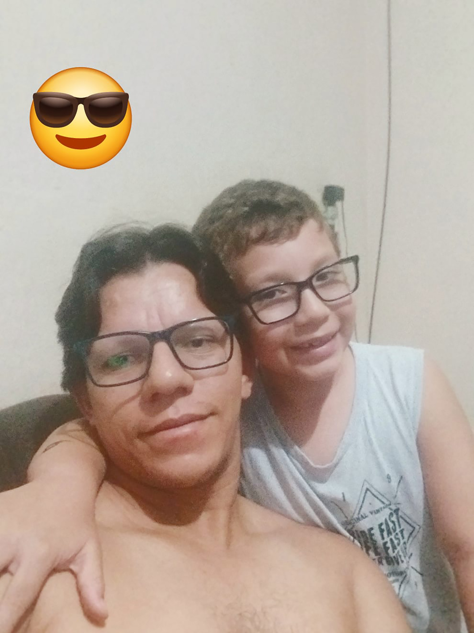 De: Miguel Rodrigues Borges
Para: Lorival Rodrigues da Silva
“Feliz Dia dos Pais obrigado por ser esse Paizão pra mim...️”
