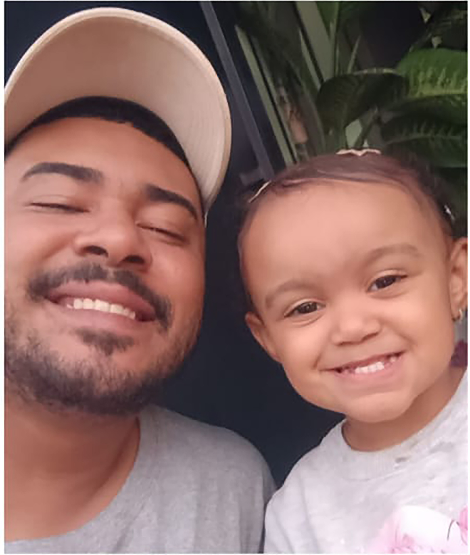 De: Antonella Vilas Boas Lopes Correa Carvalho
Para: Pedro Henrique Vilas Boas Lopes Correa
Obrigada por ser o melhor pai que a Antonella poderia ter, por ser presente, amoroso e o melhor exemplo. Que essa data se repita por muitos anos e que sempre possamos celebrar esse amor que só cresce mais a cada dia. Te amamos muito. Feliz Dia dos Pais”.