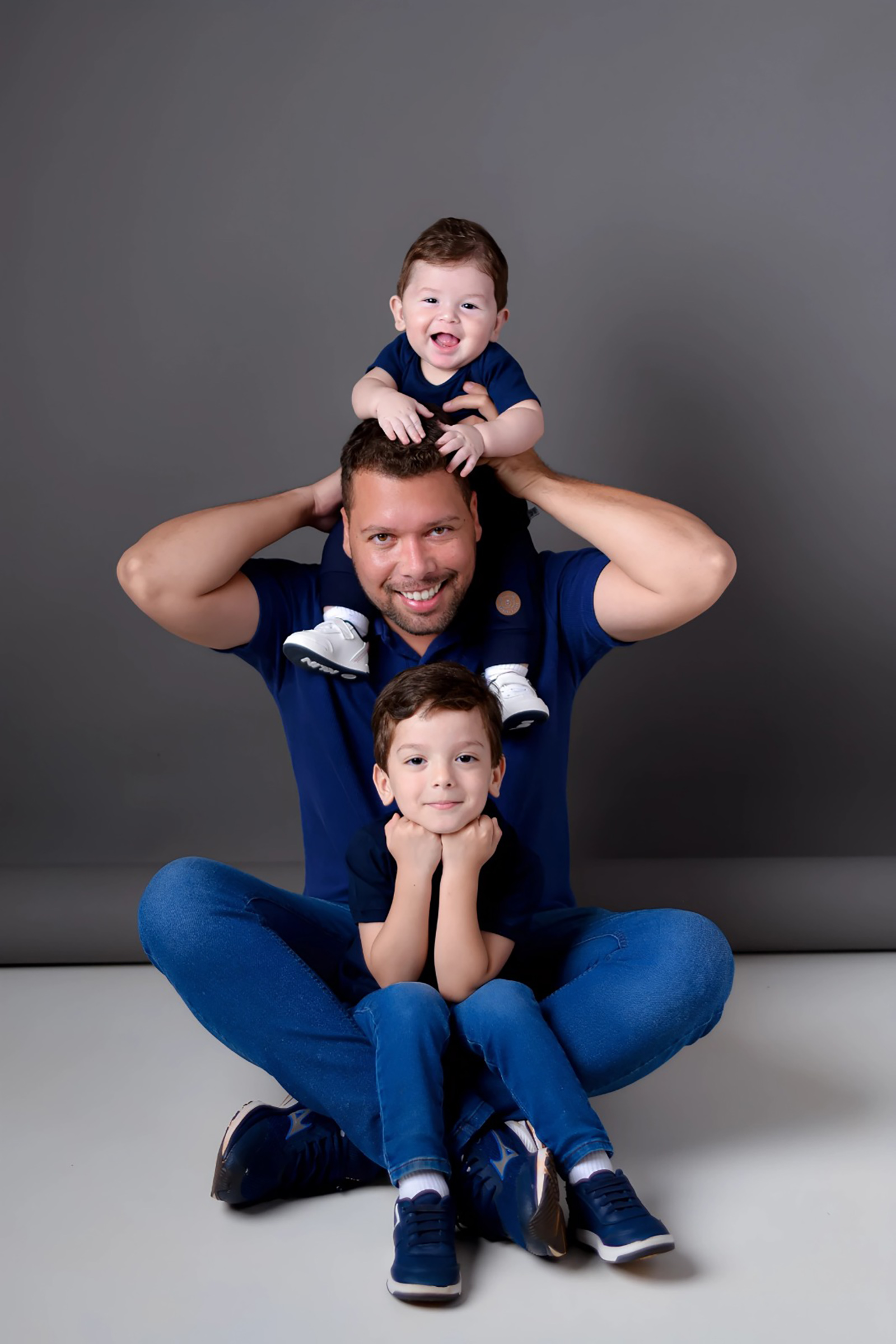 De: César Cordaro Galdiano Alves (5 anos) e Henrique Cordaro Galdiano Alves (1 ano)
Para: Shaio César Alves Borges 
“Neste Dia dos Pais, homenageamos um pai extraordinário: amoroso, cuidadoso e parceiro em cada passo da criação dos nossos meninos, César e Henrique. Seu amor, dedicação e exemplo tornam nossa família mais forte e feliz todos os dias. Temos muito orgulho de você, Shaio...Feliz Dia dos Pais!”.