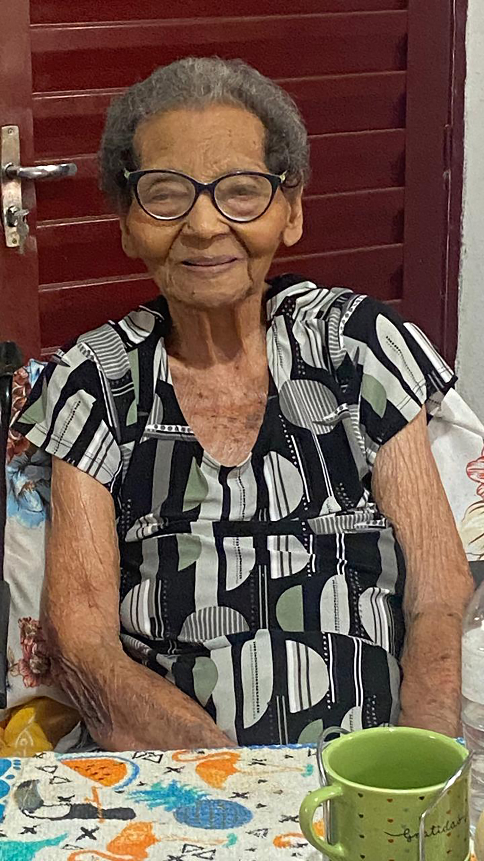 Faleceu dia 12 de maio, aos 97 anos, Therezinha de Freitas Jacomine, casada com José Jacomine (in memoriam). São seus filhos Ana Suzete Jacomine Assed, Carmem Lúcia Jacomine Machado, Sílvia Helena Jacomine Oliveira (in memoriam), José Jacomine Júnior, Sérgio Luís Jacomine, Francisco Ricardo Jacomine, Terezinha Cristina Jacomine e Wilton Severiano da Silva, netos Rodrigo Augusto Assed, Taimara Cristina Jacomine Assed, Taciane, Ana Carolina, Isadora, Lucas, Isabela, Otávio, Miller, Camila, Igor, Leandro, Lekell, Andresa e Tiago, bisnetos Daniel, Laura, Ana Júlia, Vitor Hugo, Lívia, Wesley, Evelyn, Washington, João Pedro, Miguel, Alice e Mariah. Ele é filha de Manoel de Freitas e Albertina Zanoti de Freitas e são seus irmãos Maria José (in memoriam), Ozilia (in memoriam) e Rivadalvio.