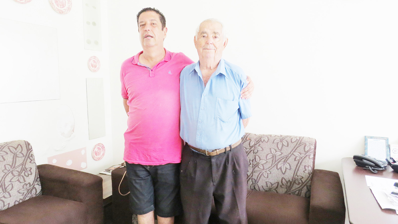 Dia 22 de outubro, comemora 92 anos, o escritor e jornalista Celso Barbosa Sandoval, casado com Nair de Freitas Barbosa Sandoval (in memoriam). Ele recebe os parabéns dos filhos Renato de Freitas Barbosa Sandoval; Celso Barbosa Sandoval Jr, casado com Zaina de Paula Sandoval; Cristiane de Freitas Barbosa Sandoval de Castro, casada com o médico Dr. Ivan Junqueira de Castro e Alessandra de Freitas Barbosa Sandoval, dos netos e bisnetos. Ele é filho de Jorge Barbosa Sandoval e Anésia Palhares Barbosa