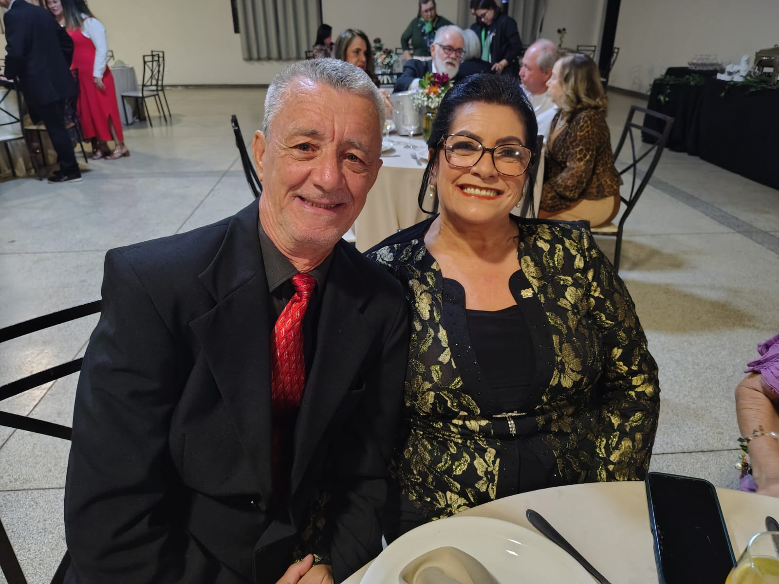Dia 19 de outubro, comemoraram 52 anos de casados, Bodas de Argila, Jair César Schorles e Tânia Regina Silva Schorles. Eles recebem os parabéns dos filhos Érica, Éric e Eriton, dos netos Jonatan, Éric Jr, Luiz Felipe e Tawan, dos familiares e amigos