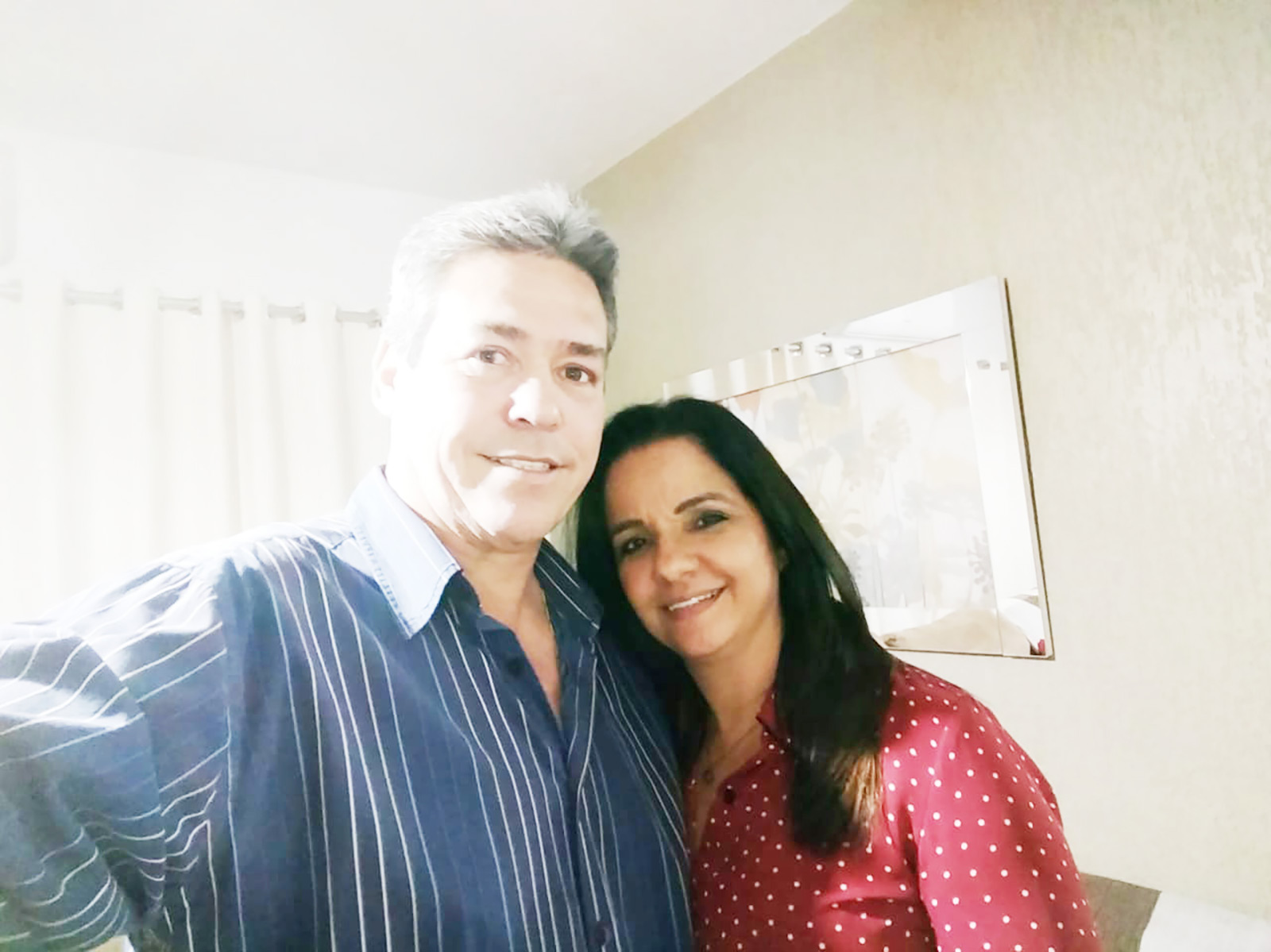 Dia 18 de outubro, comemoram 35 anos de casados, Bodas de Coral, Laerte César Matos Peres e Eloiza de Souza Peres. Eles recebem os parabéns dos filhos Letícia de Souza Peres Mathias, casada Marco Aurélio Mathias e Maurício Souza Peres, casado com Lauana Belizário, da neta Laila Belizário Peres, dos familiares e amigos