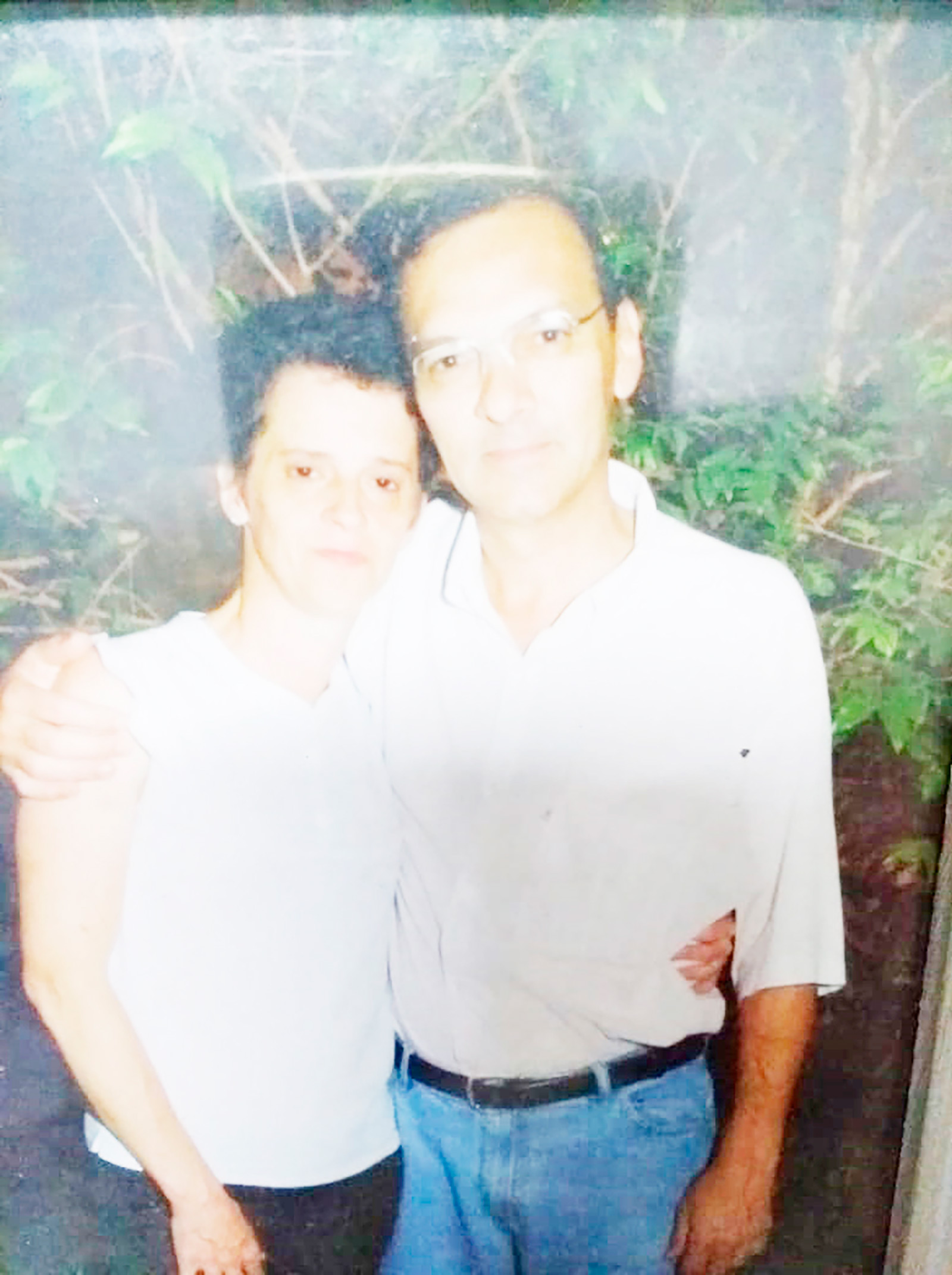 Dia 22 de outubro, comemoram 38 anos de casados, Bodas de Carvalho, Nadir Barbosa de Resende e Meire Helena Maestre Russignoli Resende. Eles recebem os parabéns do filho Guilherme Russignoli Resende e da sua namorada Karine Cristina da Silva Durant, dos familiares e amigos