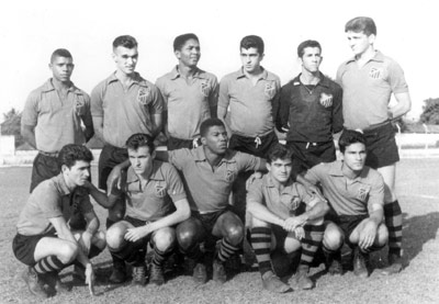 Foto dos anos 60, da forte equipe da Associação Atlética Ituveravense: (1) o lateral Ditinho, que quando foi contratado pelo Comercial de Ribeirão Preto e Vasco da Gama, passou a ser conhecido como Ferreira, (2) Neiriberto, (3) Zico, (4) Clóvis Mendes (“Capitão”), (5) Pói, (6) Salata, (7) Calegari, (8) Pilo, (9) Gomes, (10) Piolim e (11) Osmar Dipau