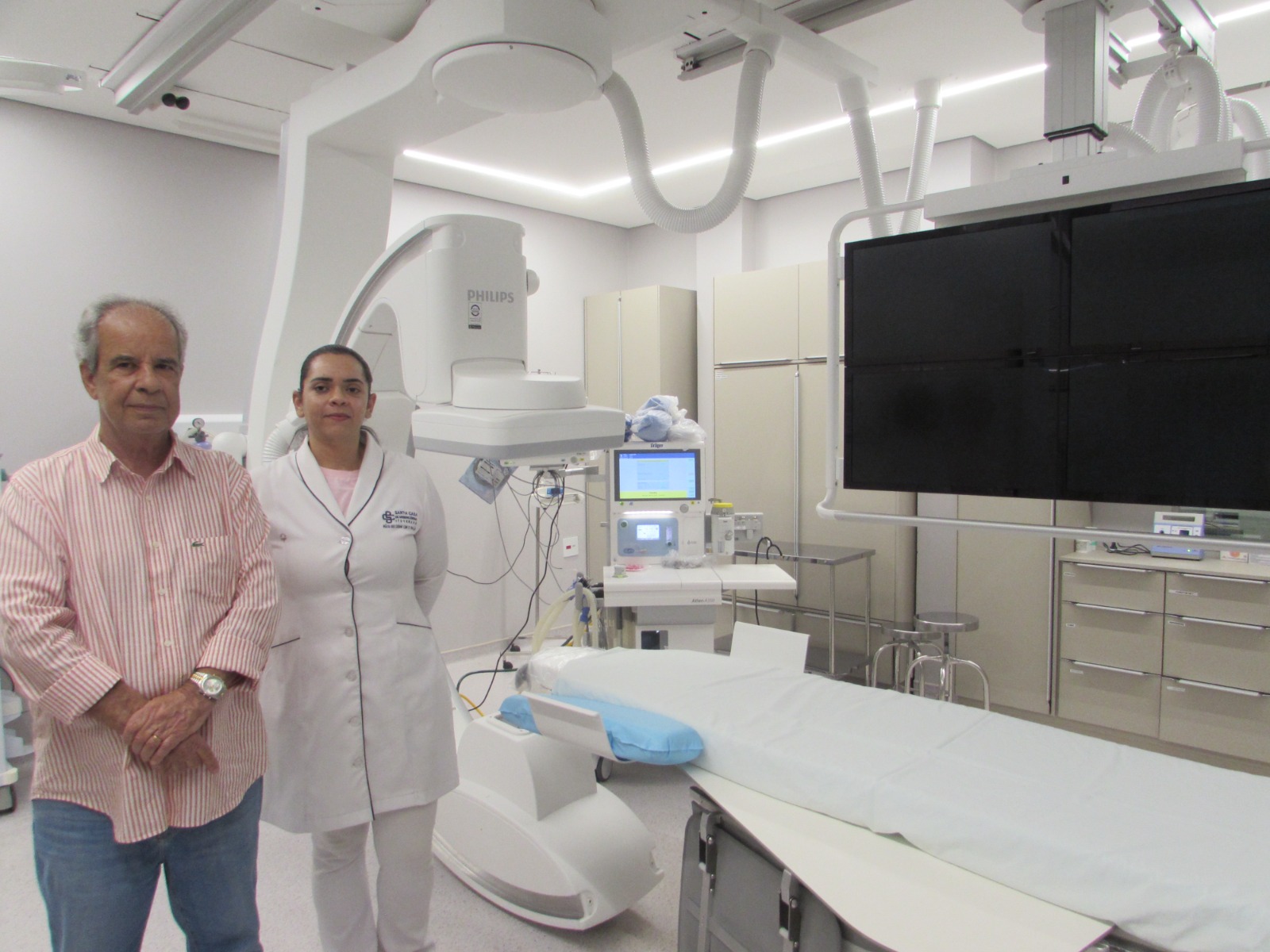 Bruno Baldo Filho e a enfermeira coordenadora da Hemodinâmica -  Tamara Tobias Motta
