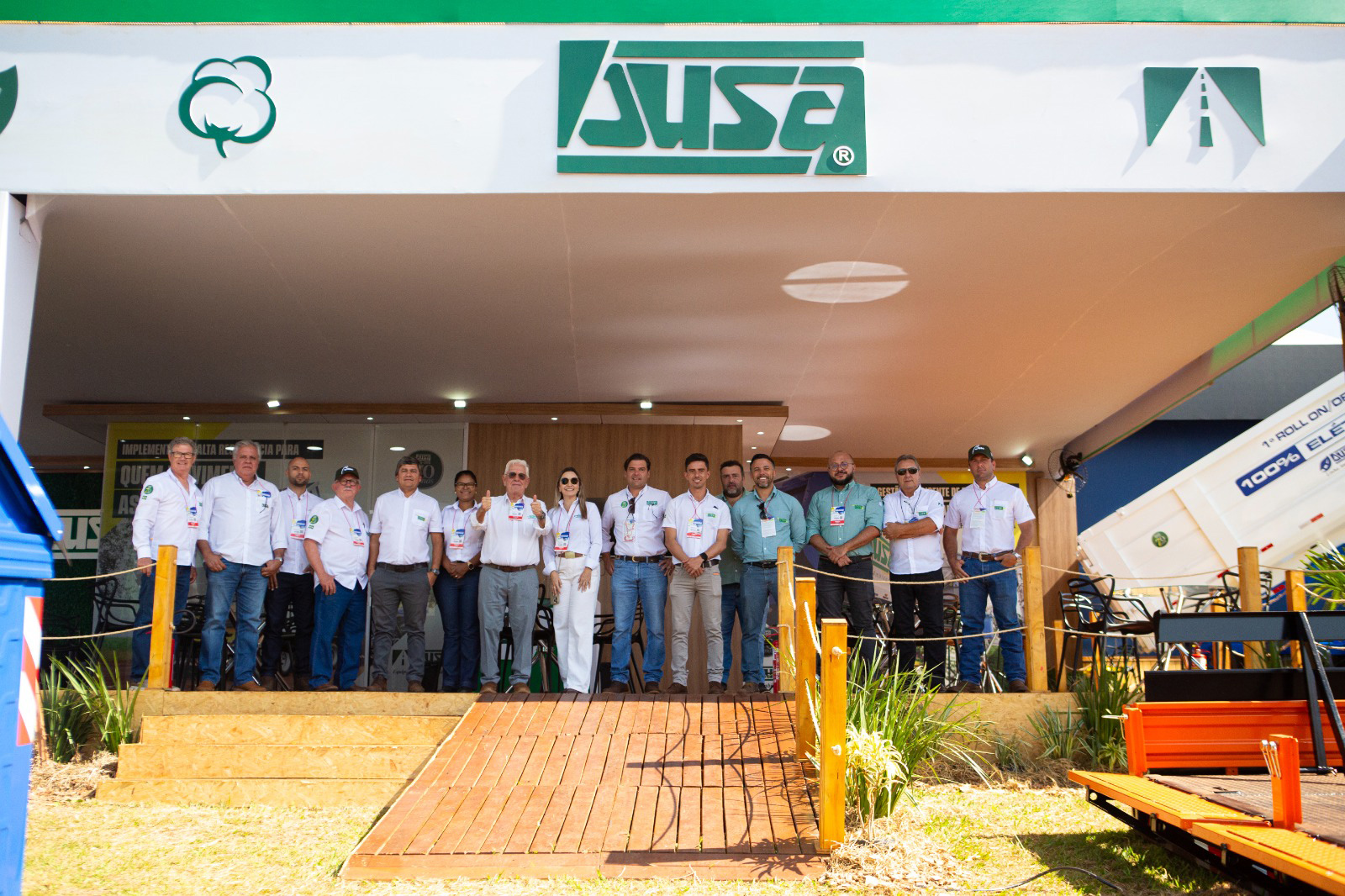 Equipe comercial da empresa Busa