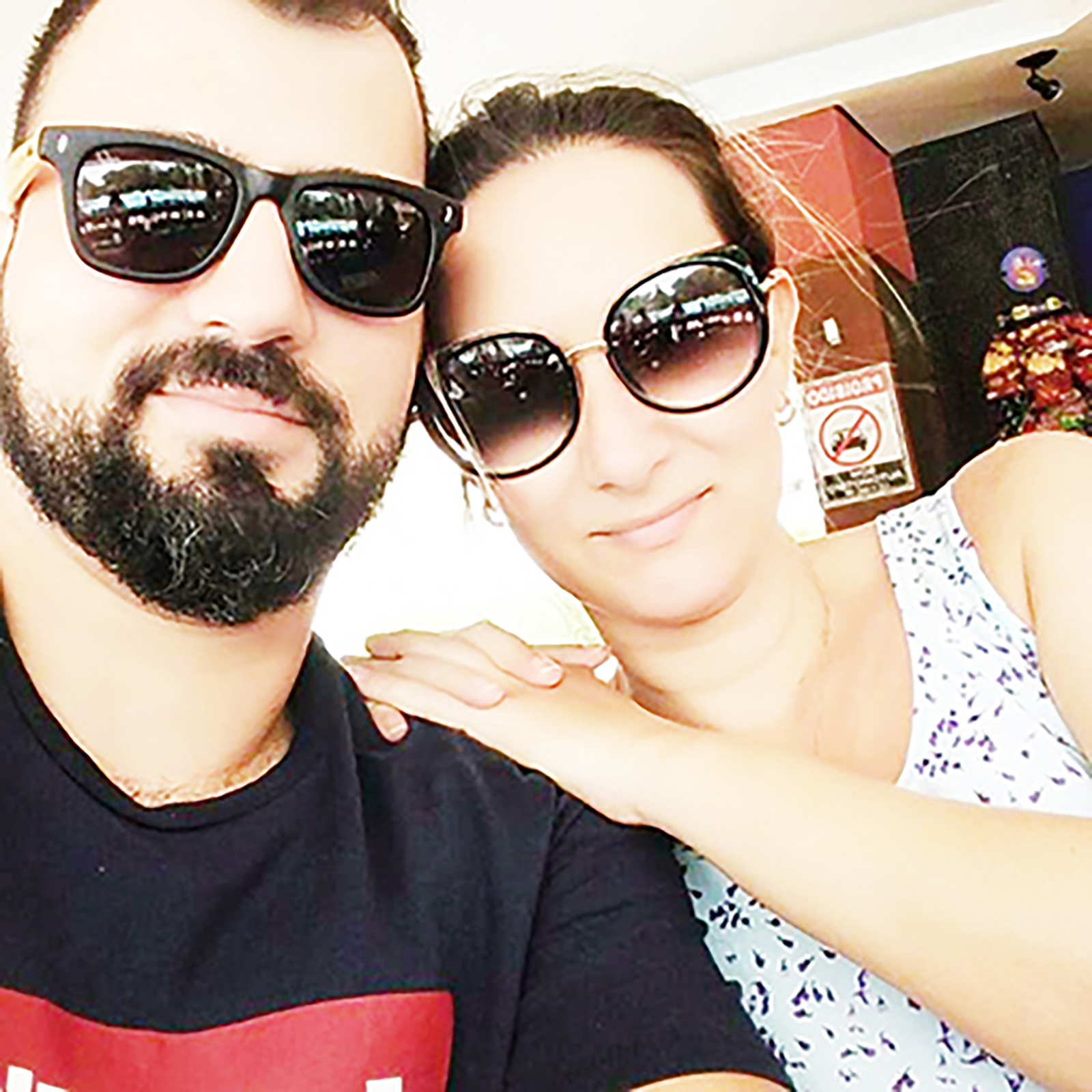 Dia 18 de julho, comemora aniversário, o contador David Carrer Júnior, ele é casado com Luciana Oliveira Carrer e tem a filha Laura Oliveira Carrer. Sãos seus pais, David Carrer (in memoriam) e Márcia Maria Bueno Carrer, e irmã Andréa Cristina Bueno Carrer, que é médica geriatra, casada com Marcos Roberto da Silva. Ele recebe os parabéns da esposa, da filha, da mãe, cunhado, familiares e amigos