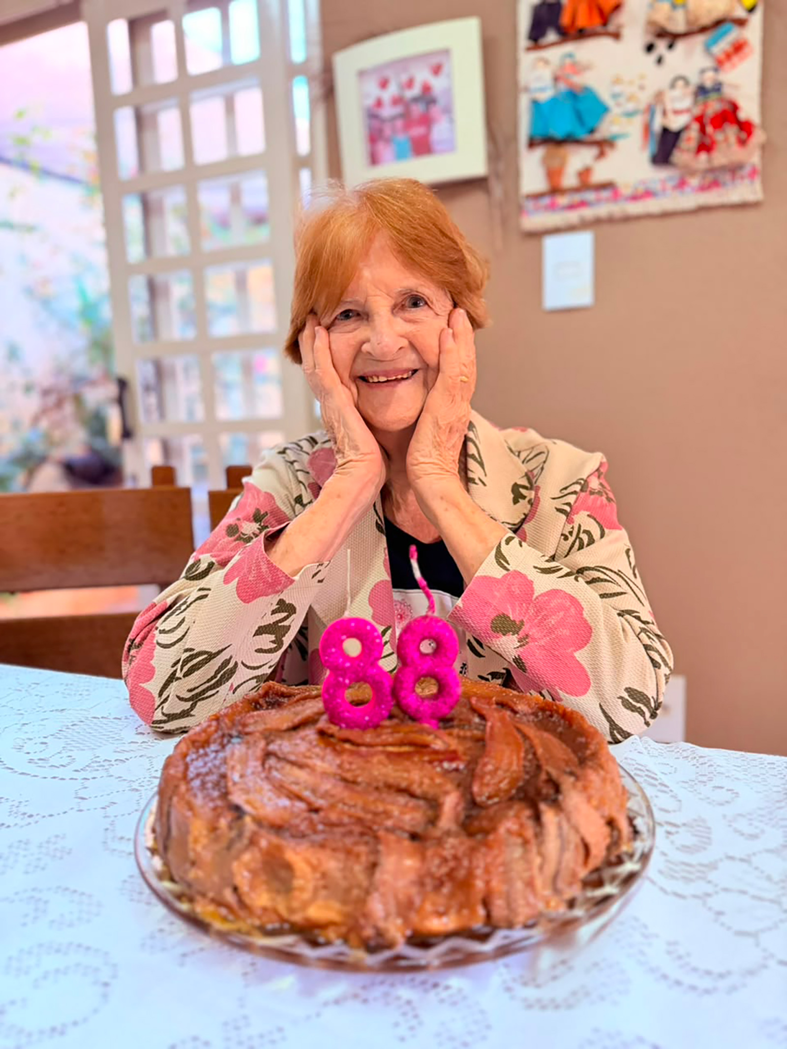 Dia 8 de julho, comemorou 88 anos, Edina Conceição Barbosa Lopes, casada com Atílio Mendes Lopes (“Barão”). São suas filhas Sandra Helena Barbosa Mendes Rodrigues (“Baronesa”), casada com Nilton César Rodrigues; Silvana Barbosa Mendes Honorato, casada com Waldir Francisco Honorato Júnior e Simone Barbosa Mendes, netos Matheus Mendes Honorato, casado com Emma Löf Honorato; Luccas Mendes Rodrigues; Giullia Mendes Rodrigues, casada com Manoel Faria da Silva Júnior e Victor Mendes Honorato e bisnetos Alma e Milo. Edina recebe os parabéns do esposo, das filhas, genros, netos, bisnetos, dos familiares e amigos