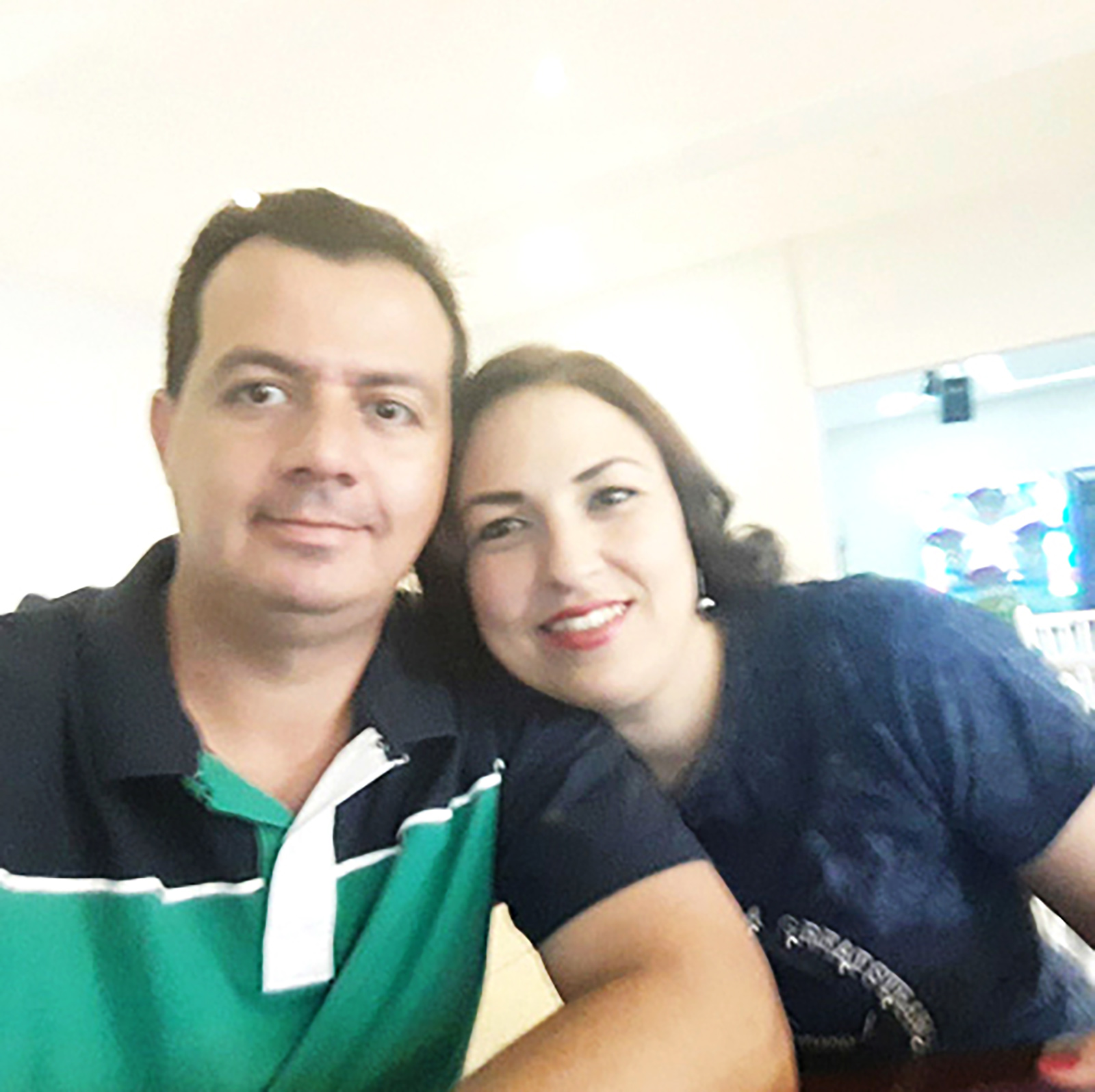 Dia 25 de setembro, comemoram 17 anos de casados, Bodas de Rosa, o advogado Almir Benedito Pereira Rocha e Denise Teixeira Oliveira Rocha. Eles recebem os parabéns dos filhos Heitor Oliveira Rocha e Alícia de Oliveira Rocha, dos familiares e amigos. São seus pais Antônio Carlos Pereira Rocha (“Tonho do Bar”) e Joana D’Arc Galego Rocha, e Luiz Antônio de Oliveira (“Pézão”) (in memoriam) e Ubelinda Teixeira Oliveira