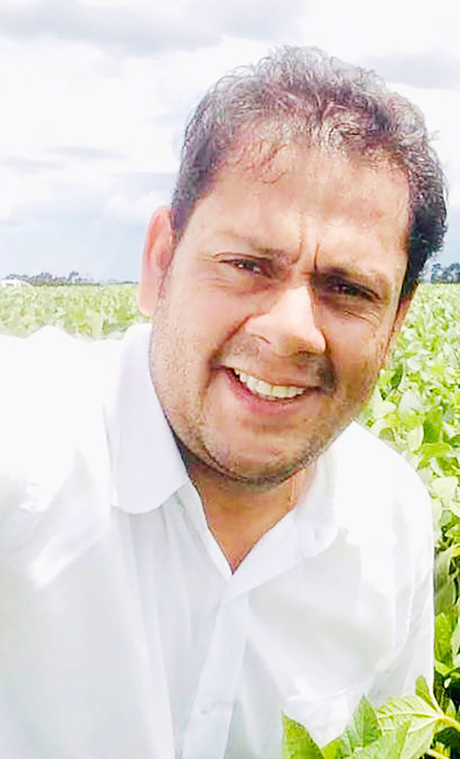 Dia 22 de setembro, comemora aniversário, o engenheiro agrônomo André Luiz Santos Ribeiro, que reside em Uberlândia. Ele recebe os parabéns da esposa Ana Carolina Gomes Ribeiro, dos filhos Miguel Gomes Ribeiro e Estela Gomes Ribeiro, da mãe Adativa Pereira, dos familiares e amigos