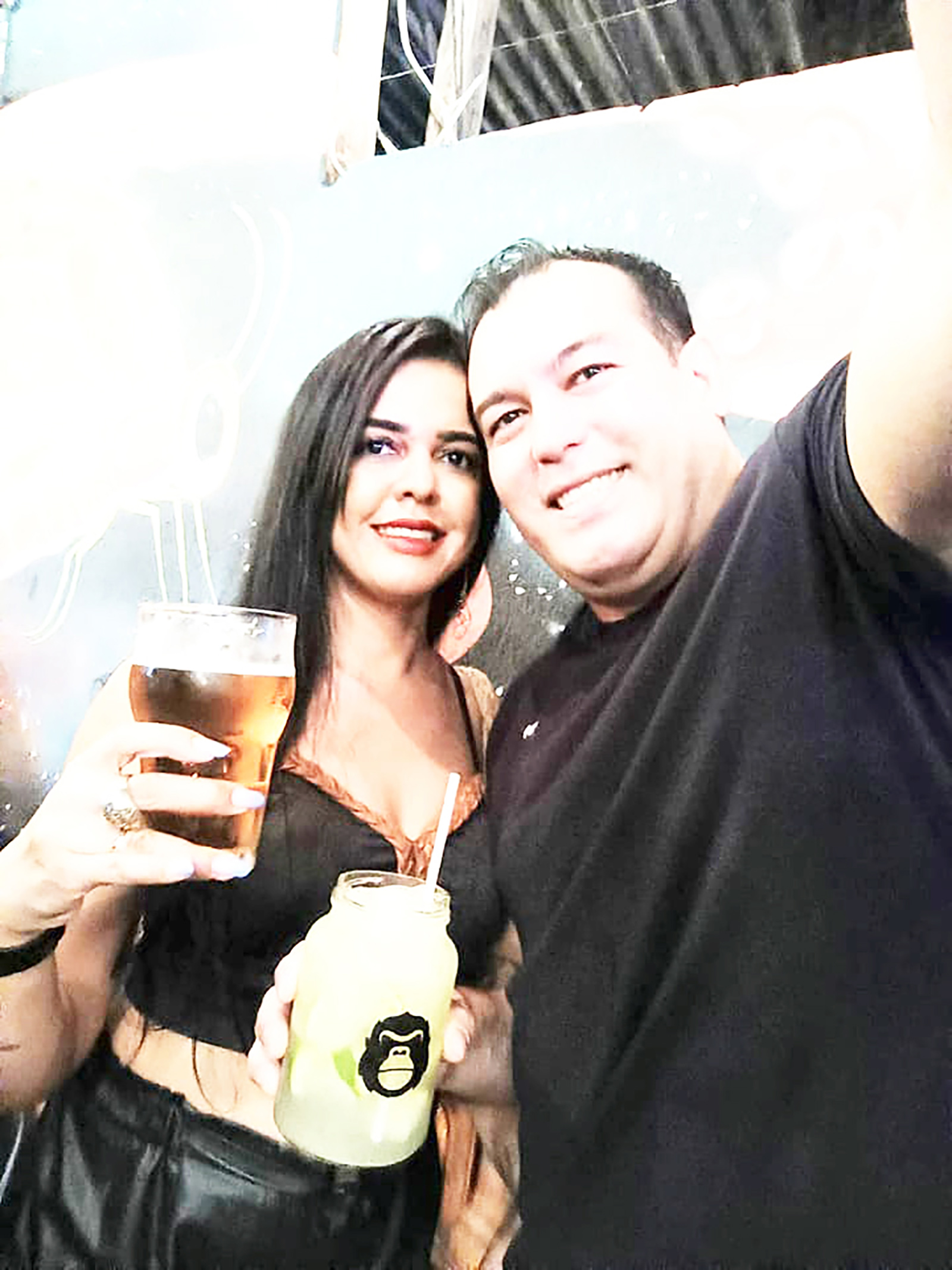 Dia 22 de setembro, comemora aniversário, Fernando César Inada de Oliveira. Ele recebe os parabéns da esposa Elisângela dos Santos Barbosa de Oliveira, dos pais Ismael Roberto de Oliveira e Terezinha Inada de Oliveira, das irmãs Maysa e Viviane, dos familiares e amigos