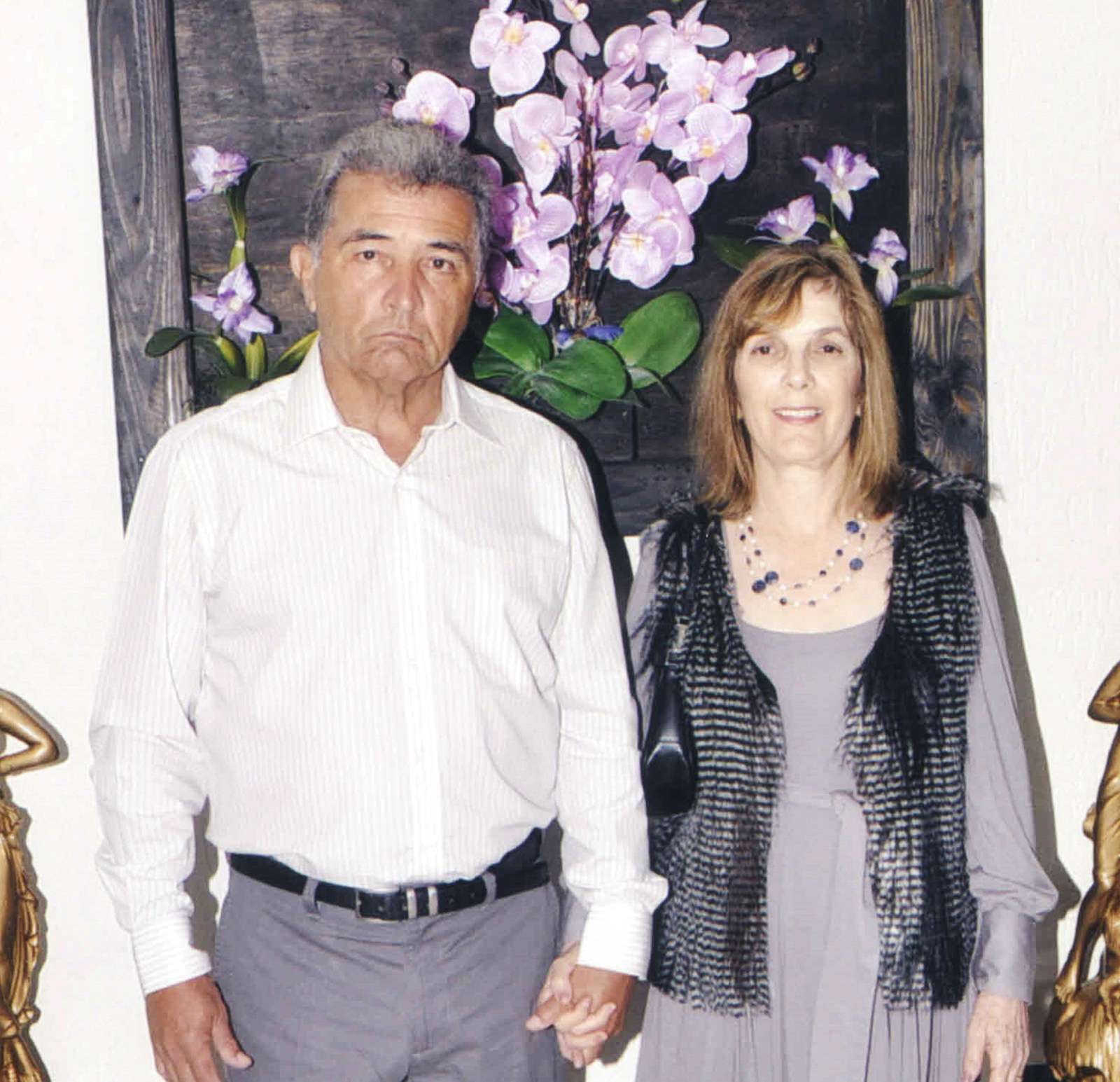 Dia 23 de setembro, comemoram 54 anos de casados, Bodas Níquel, a professora Maria Lúcia Galdiano Lima Peixoto e o bancário aposentado João Peixoto. Eles recebem os parabéns das filhas Dra. Karina Lima Peixoto de Albuquerque, casada com Dr. Aluízio Bordignom de Albuquerque e Ludimila Lima Peixoto, casada com Guilherme Ducati Vieira, das netas Maria Cecília e Agelina, dos familiares e amigos