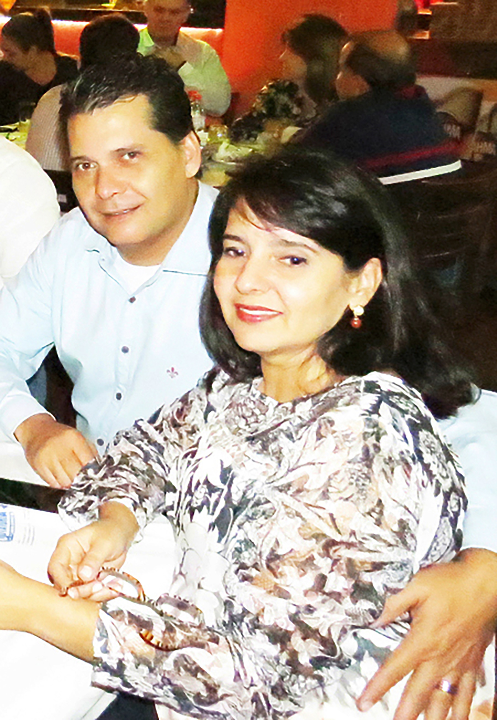 Dia 25 de setembro, comemora aniversário, a dentista Raquel Nogueira Ignácio Alves. Ela recebe os parabéns do esposo Luiz Olavo Alves (“Luque”), dos filhos Ana Carolina Ignácio Alves e Luiz Olavo Alves Filho, dos familiares e amigos