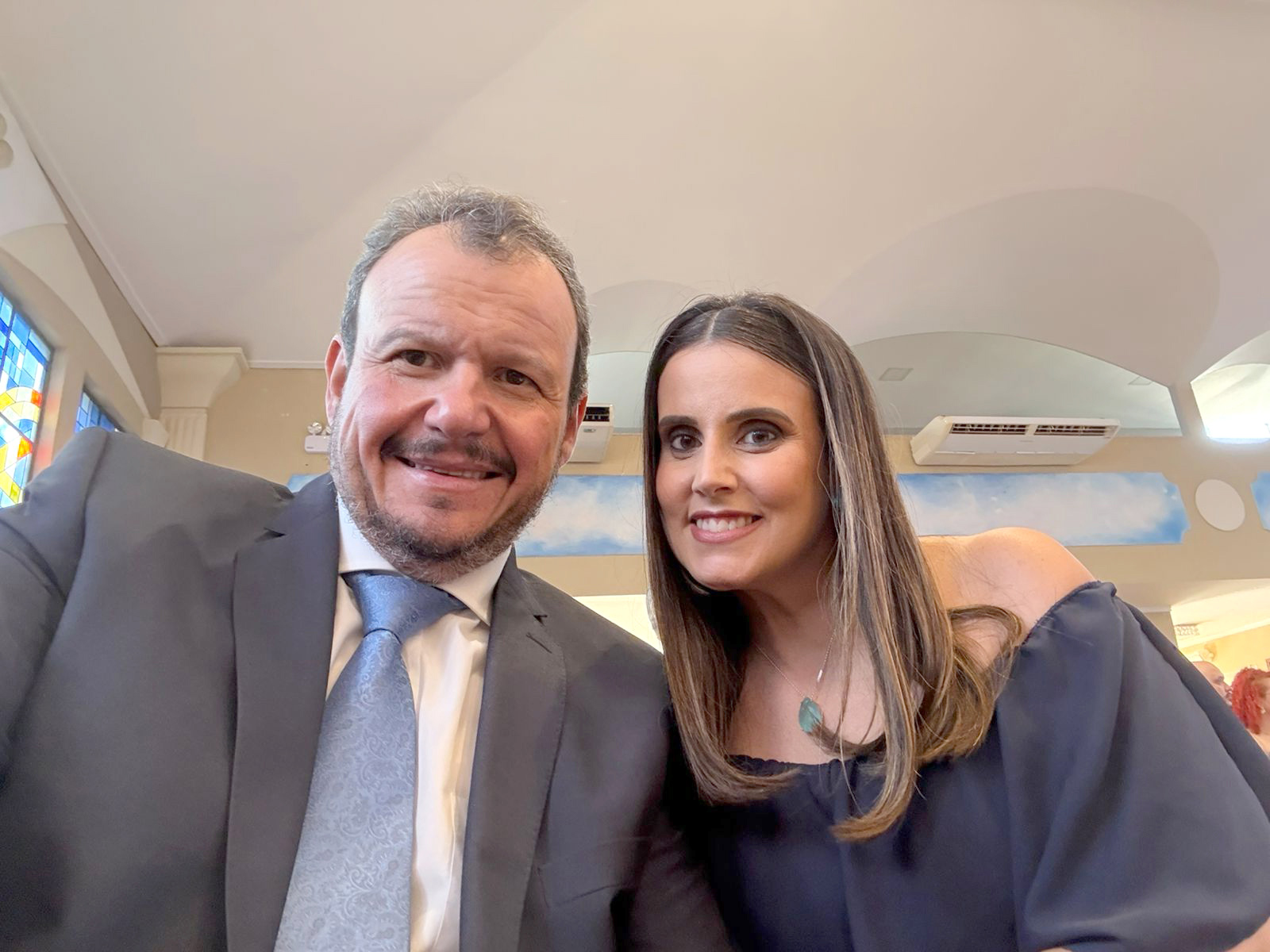 Dia 25 de setembro, comemora aniversário, a professora Maria Laura Scotte Barbosa. Ela recebe os parabéns do esposo, o diretor executivo da Fundação Educacional de Ituverava e advogado Dr. José Eduardo Mirandola Barbosa, dos filhos, Jorge Eduardo Scotte Barbosa e Ana Júlia Scotte Barbosa, dos familiares e amigos