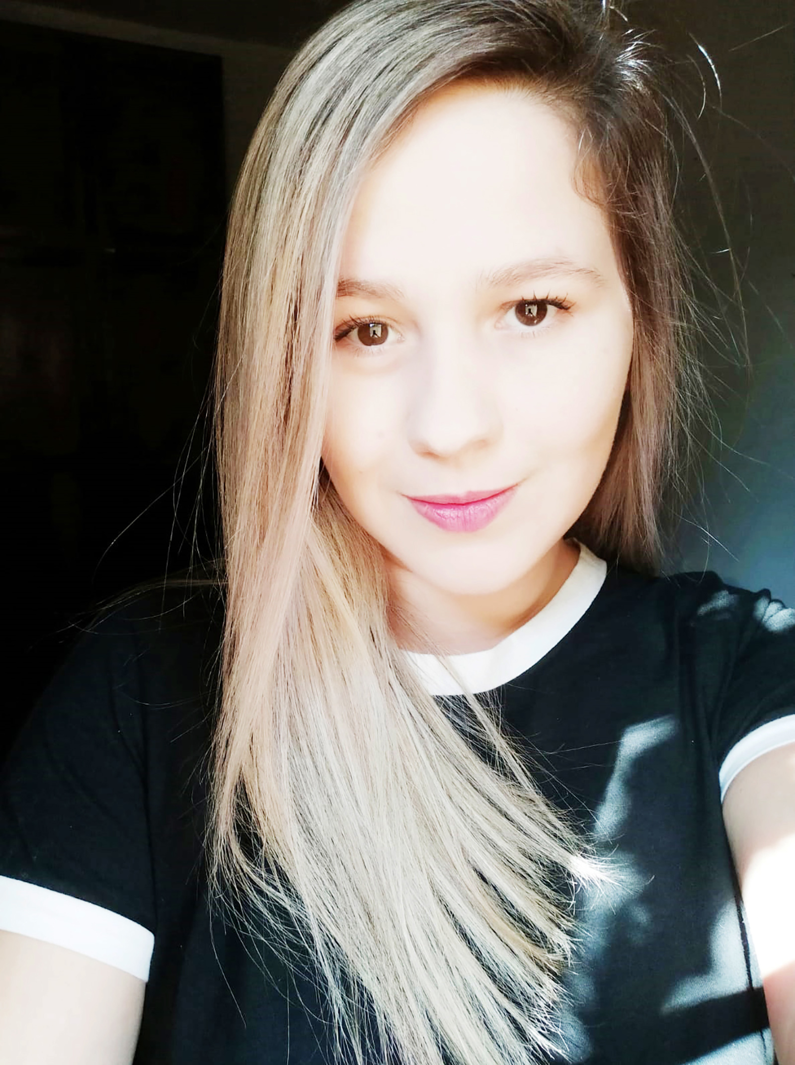 Dia 23 de setembro, comemora aniversário, Marina Arantes Corrêa Florêncio, casada com Gabriel José Florêncio do Carmo. Ela recebe os parabéns do esposo, dos filhos Henrique Arantes Corrêa Florêncio e Otávio Arantes Corrêa Florêncio, dos pais Jorge Luiz Leite Corrêa e Solange Aparecida Arantes, dos irmãos Vinícius José Arantes Corrêa, Flávia Arantes Corrêa, Fernanda Arantes Leite Corrêa,  dos familiares e amigos