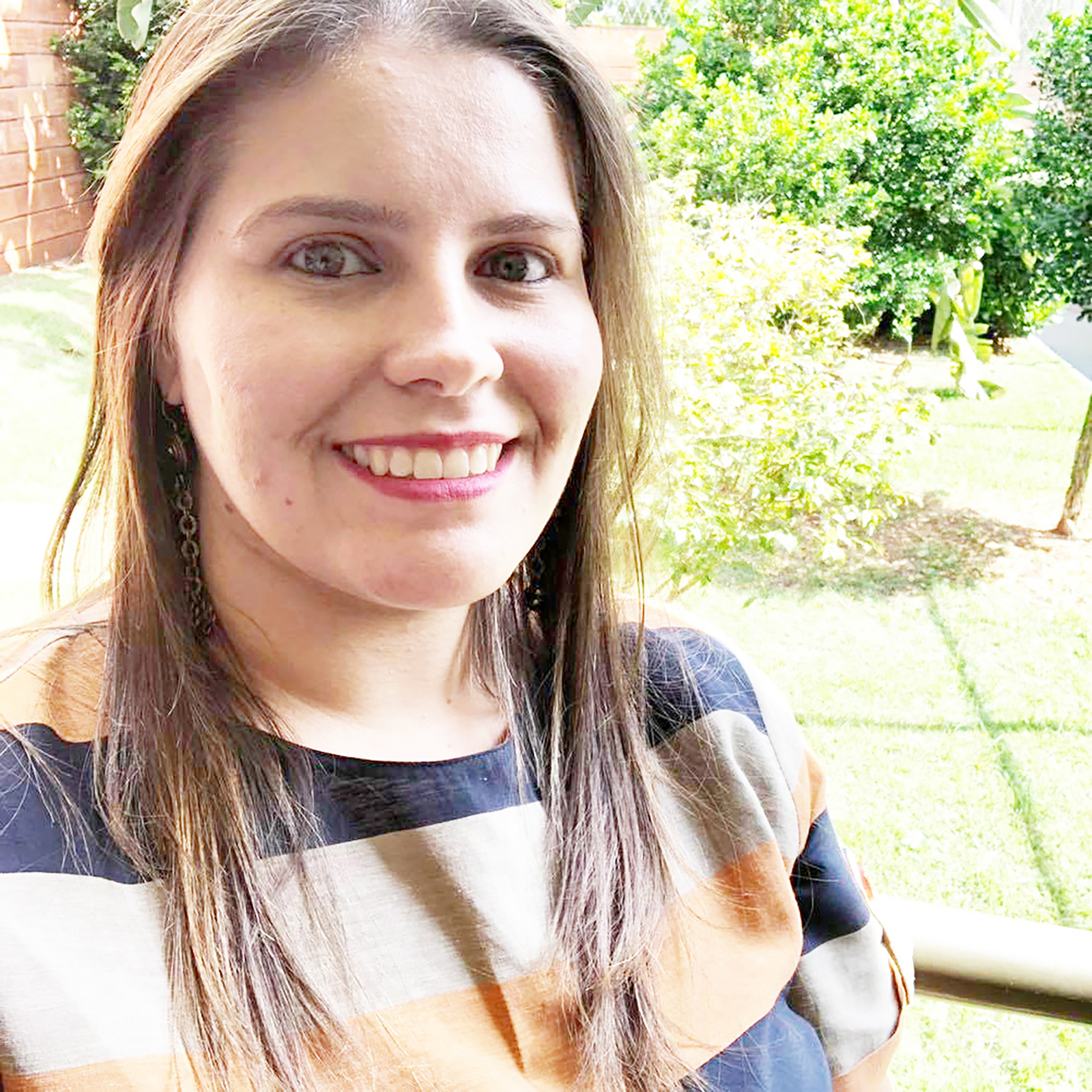 Dia 22 de setembro, comemora aniversário, Verônica Pugliani dos Santos. Ela recebe os parabéns do esposo Luís César Castro Santos Pinto, dos filhos Pedro Pugliani Castro dos Santos e Luísa Pugliani Castro dos Santos, dos pais João Vander dos Santos (“Vandin”) e Vânia Pugliani dos Santos, do irmão Gabriel, dos familiares e amigos