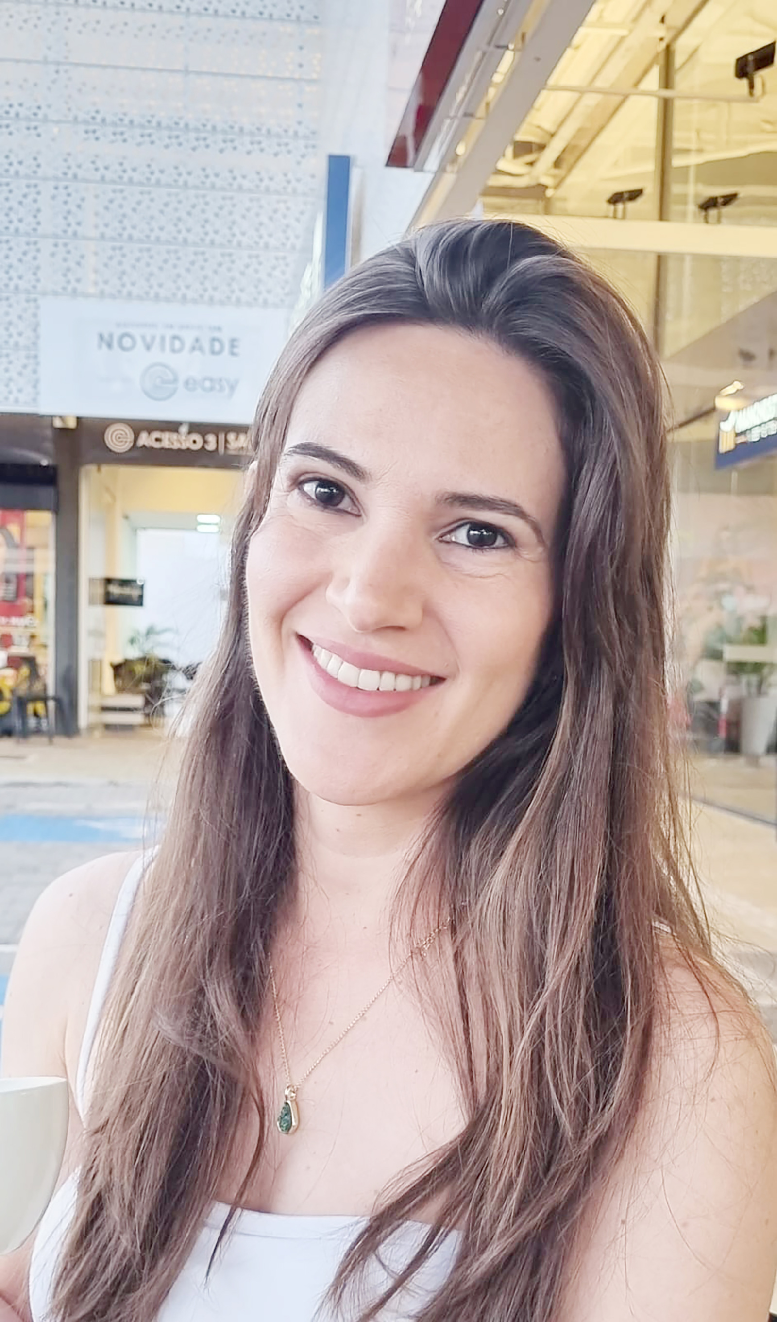 Dia 24 de setembro, comemora aniversário, Grazieli Meneguini Bueno, casada com Murilo Barbosa Paschoim e tem a filha Sofia Ros Bueno Paschoim. Ela é filha de Miguel Ros Bueno Filho e Irani Ferreira Meneguini Bueno, tem o irmão Pablo Meneguini Bueno, a avó Judith Alves Ferreira Meneguini, os tios José Luiz de Oliveira e Irene Ferreira Meneguini de Oliveira. Grazieli recebe os parabéns do esposo, da filha, dos pais, do irmão, dos familiares e amigos