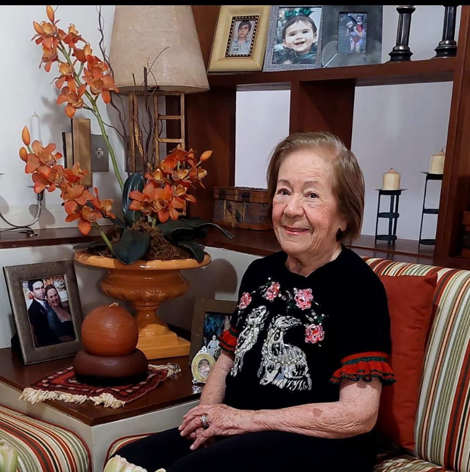 Faleceu dia 19 de outubro, aos 87 anos, Trajovina Bejomar Borges Cordaro (“Tra”), casada com Antônio Sebastião Cordaro (in memoriam). São seus filhos Flávia Borges Cordaro Silva, casada com José Abdala da Silva e Antônio Sebastião Borges Cordaro, casado com Nívia Maria Salles Cordaro, netos José Abdala da Silva Júnior, casado com Lorena Alberton Abdala Silva; Marília Ribeiro Cordaro Tazinaffo, casada com Emílio G. Tazinaffo; Laís Salles Cordaro; Ana Lígia Cordaro Silva Freitas, casada com Gabriel Souza Freitas e bisnetas Maria Clara, Maria Eduarda e Geórgia. Ela é filha de José Francisco Borges e Geralda Borges de Oliveira (ambos falecidos) e são seus irmãos José Francisco Borges Junior (“Zé Preto”) (in memoriam), casado com Guilhermina Ribeiro de Matos Borges (“Zizinha”); Laélfia Jovina Borges Mourani, casada com Naulfal Antônio Mourani (ambos falecidos) e Theophilo dos Reis Borges (in memoriam), casado com Maria Auxiliadora Ribeiro dos Santos Borges.