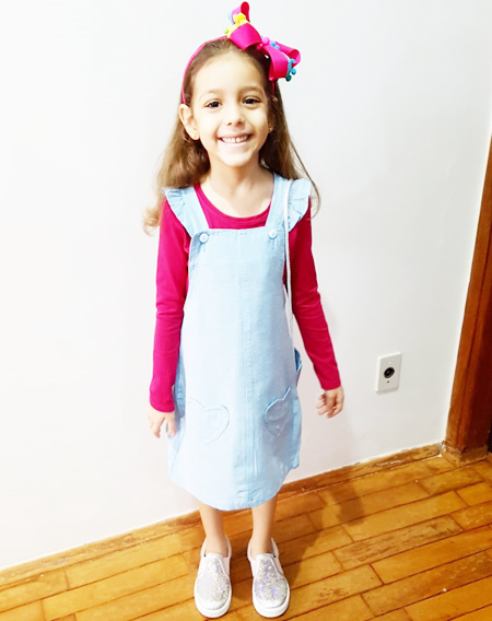 Dia 11 de maio, comemora aniversário, Luísa Vieira Moisés. Ela recebe os parabéns da mãe Carolina Vieira, dos avós Marco Antônio Machado Vieira/Vera Lúcia Paim, das tias, Bruna e Rafaela, dos familiares e amigos