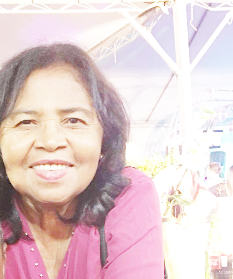 Dia 12 de maio, comemora aniversário, Maria Aparecida Martins da Silva. Ela recebe os parabéns do esposo Laércio da Silva, das filhas Cláudia Fernanda Martins da Silva, casada com Humberto; Lidiane Martins da Silva de Oliveira, casada com Cássio e Érica Martins da Silva Cintra, casada com Giuliano, dos netos Rafaela, Gabriela, Lavínia, Letícia, Luís Felipe e Gabriel, dos familiares e amigos