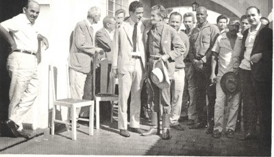 Em 1972, o agropecuarista Joaquim Inácio Barbosa recebia em sua residência o candidato a deputado federal Antônio Henrique B. Cunha Bueno, filho do então deputado Antônio Sílvio Cunha Bueno, que tinha grande vínculo político na cidade. (1) Eduardo Flores Perez, (2) Jerônimo Restivo (“Boiadeiro”), (3) o anfitrião Joaquim Inácio Barbosa, (4) o candidato Antônio Henrique da Cunha Bueno (5) José Luiz (“Boiadeiro”), (6) o advogado José Aureliano Coimbra, que foi prefeito da cidade (7) Bento José de Souza (“Bento”), (8) não identificado, (9) o médico Archibaldo Moreira Coimbra, que foi prefeito de Ituverava por dois mandatos, (10) Jorge Galize (“Abobrinha”), (11) o advogado Fernando Cordaro e (12) Armando Avanci