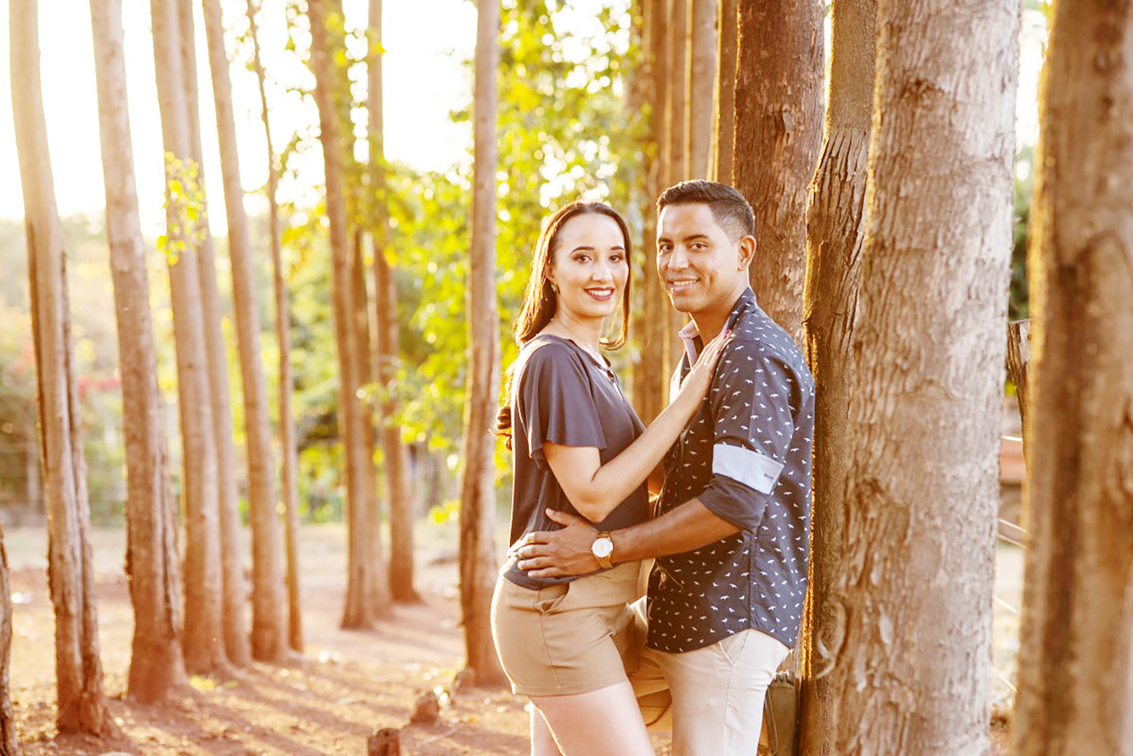 Dia 28 de setembro, comemoram 7 anos de casados, Bodas de Latão ou Lã, Emanuel Mattos Silva e Natália Batista Gonçalves Teixeira. Eles recebem os parabéns do filho Emanuel Mattos Silva Filho, dos pais Maria Helena Batista Teixeira e Alaor Gonçalves Teixeira, e Lucélia Mattos Alves da Silva e Augusto Sandoval Alves da Silva, dos familiares e amigos