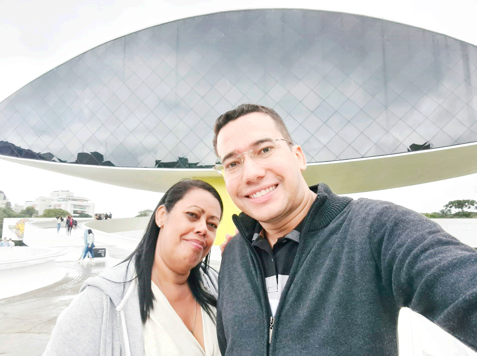 Dia 2 de outubro, comemora aniversário, Silvana Juscelino da Silva, mãe do padre Danilo e de Djalma Júnior. Ela recebe os parabéns dos filhos, dos irmãos e sobrinhos, dos familiares e amigos