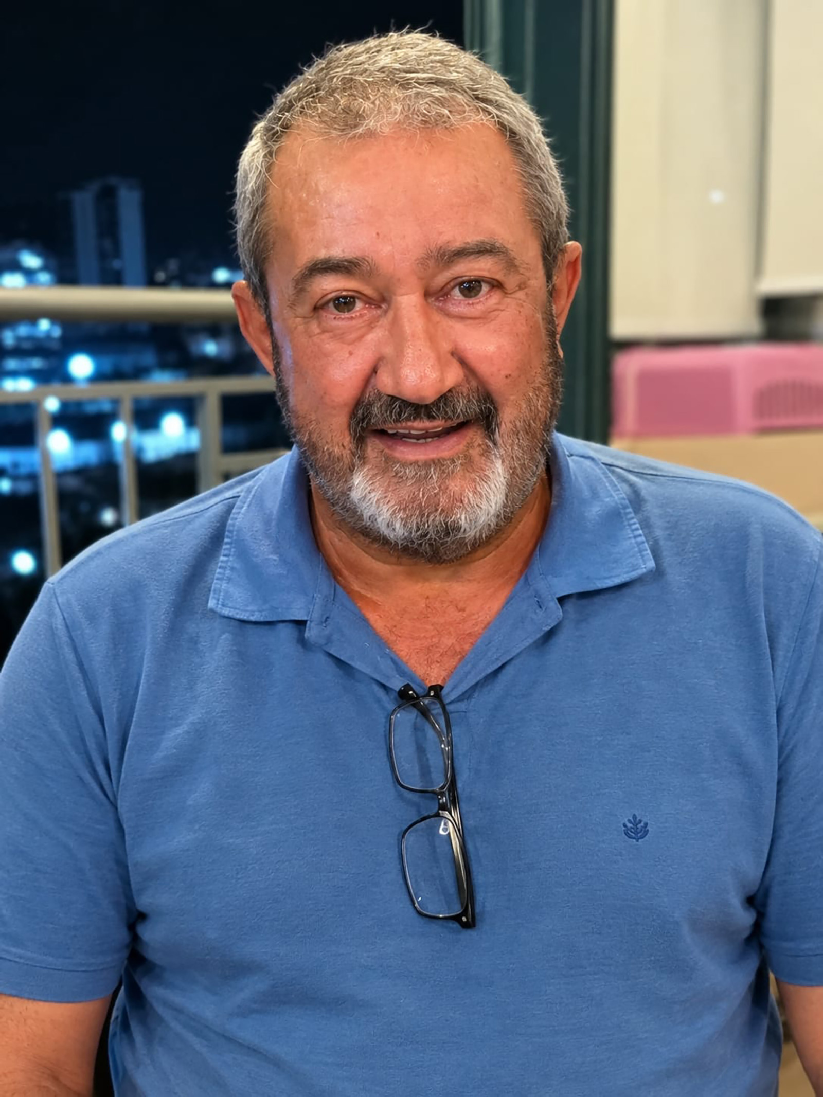 Faleceu dia 12 de outubro, aos 66 anos, o técnico em equipamentos médicos e odontologicos Reginaldo Aparecido Ramos da Silva (“Régis Beer”), casado com Sônia Regina dos Santos Ramos da Silva. São seus filhos Leandro Henrique Ramos e Karina Cristina Ramos Nascimento, genros e noras Marcos Henrique Caetano do Nascimento e Samia Carra Ramos, netos Eduardo Henrique Ramos Nascimento, Gabriel Henrique Ramos Nascimento e Natália Carra Ramos. Ele é filho de José Ramos da Silva e Maria Aparecida Ramos da Silva e são seus irmãos José Carlos Ramos, Regina Ramos, Ernani Ramos, Luiz Ramos, Marcos Ramos, Paulo Ramos e os já falecidos José Ramos, Márcia, Lurdes, Luiza e Roberto.