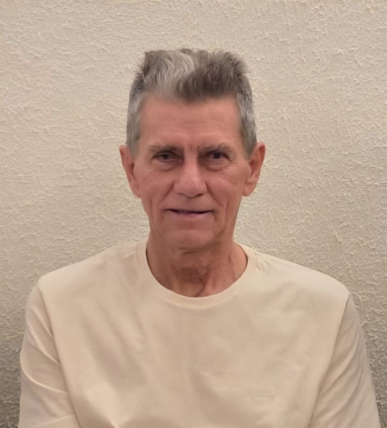 Faleceu dia 13 de outubro, aos 66 anos, Roberto Carlos Scapim, casado com Izilda Moreira da Silva Scapin. São seus filhos Marcelo da Silva Scapin, casado com Patrícia Belther Scapin e Michelle Scapin Ferreira, casada com Camilo Vaz Ferreira, netos Júlia Belther Scapin, Vinícius Scapin Ferreira, Caio Scapin Ferreira e Igor Scapin Ferreira. Ele é filho de Antônio Scapin e Pierina Veronez Scapin (ambos falecidos) e são seus irmãos Lucineia Scapin, Lucélia Scapin, Valdecir Scapin, Edno Scapin (in memoriam), Letircia Scapin (in memoriam), Ledirce Scapin e Leonilda Scapin.