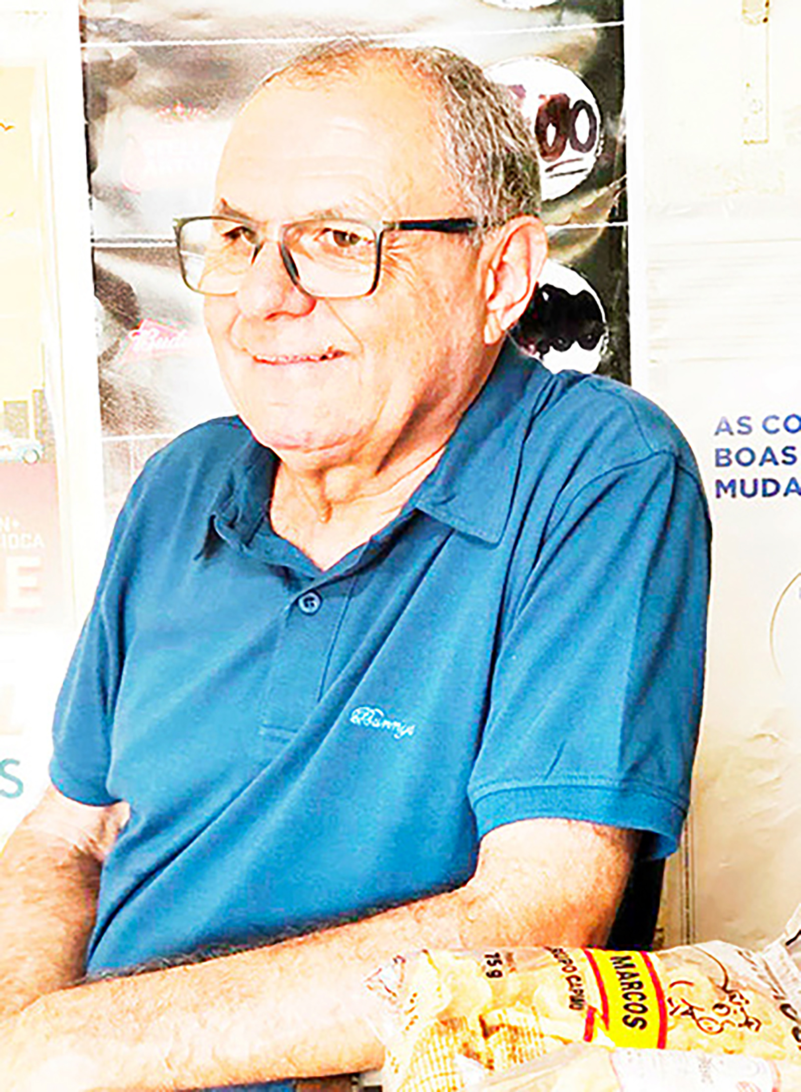 Dia 27 de junho, comemora aniversário, o comerciante Carlos Antônio de Matos (“Carlão”). Ele recebe os parabéns da esposa Dulcinéia Pistore de Matos, das filhas Marina Pistore de Matos, casada com Régis Domiciano e Natália Pistore de Matos, casada com Lauro Eduardo de Oliviera, dos netos Vicente, Clarissa e Mateus, dos familiares e amigos do Bar do Carlão, do qual é proprietário
