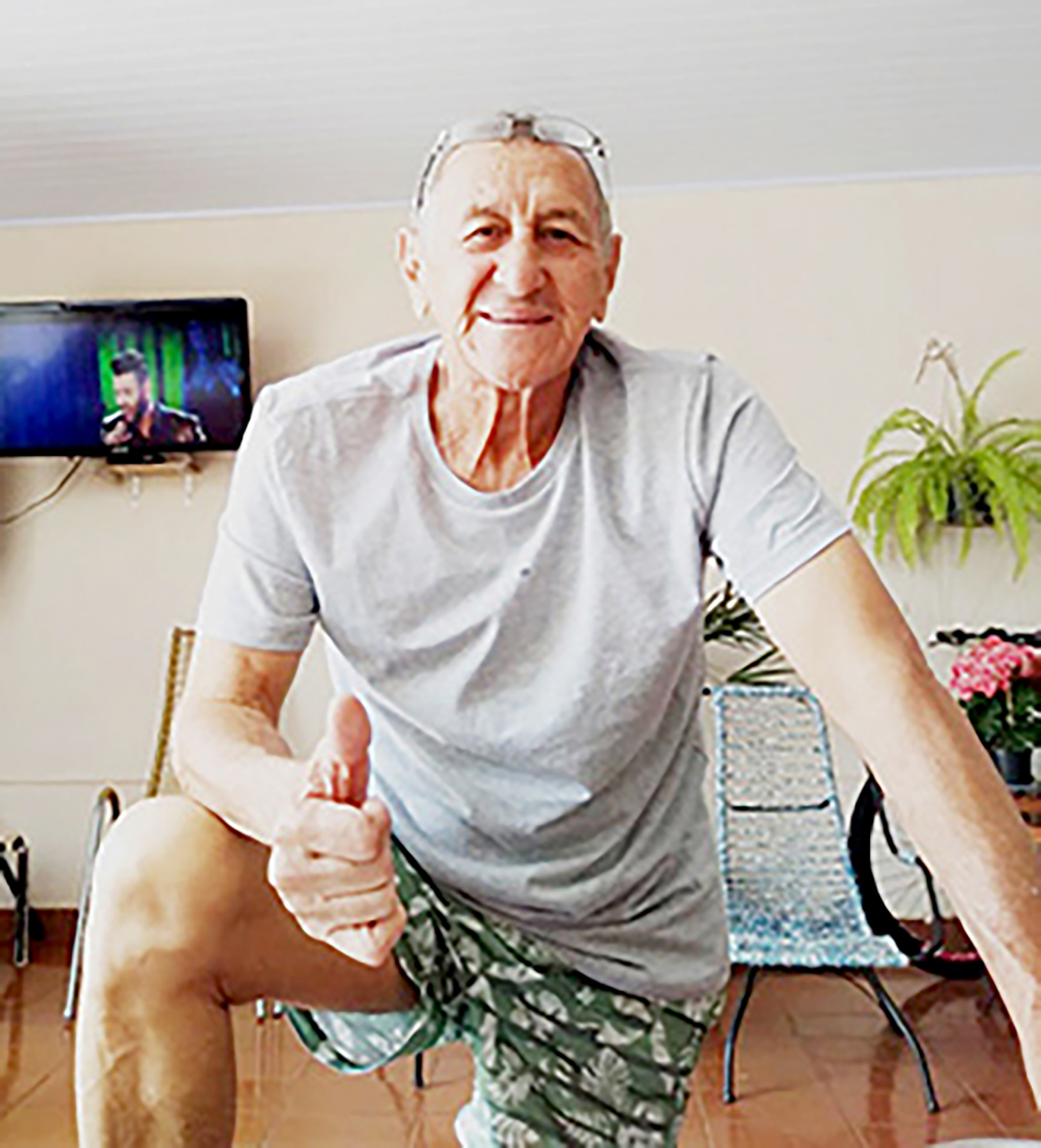 Dia 3 de julho, comemora aniversário Cleosmar Nunes. Ele recebe os cumprimentos da esposa Maria Abadia de Almeida Nunes, dos filhos Claudinha Nunes e Luís Gustavo, do genro Lucas, da nora Bruna, dos netos Filipe, João, Maria Fernanda, Clara e Gustavinho, dos familiares e amigos