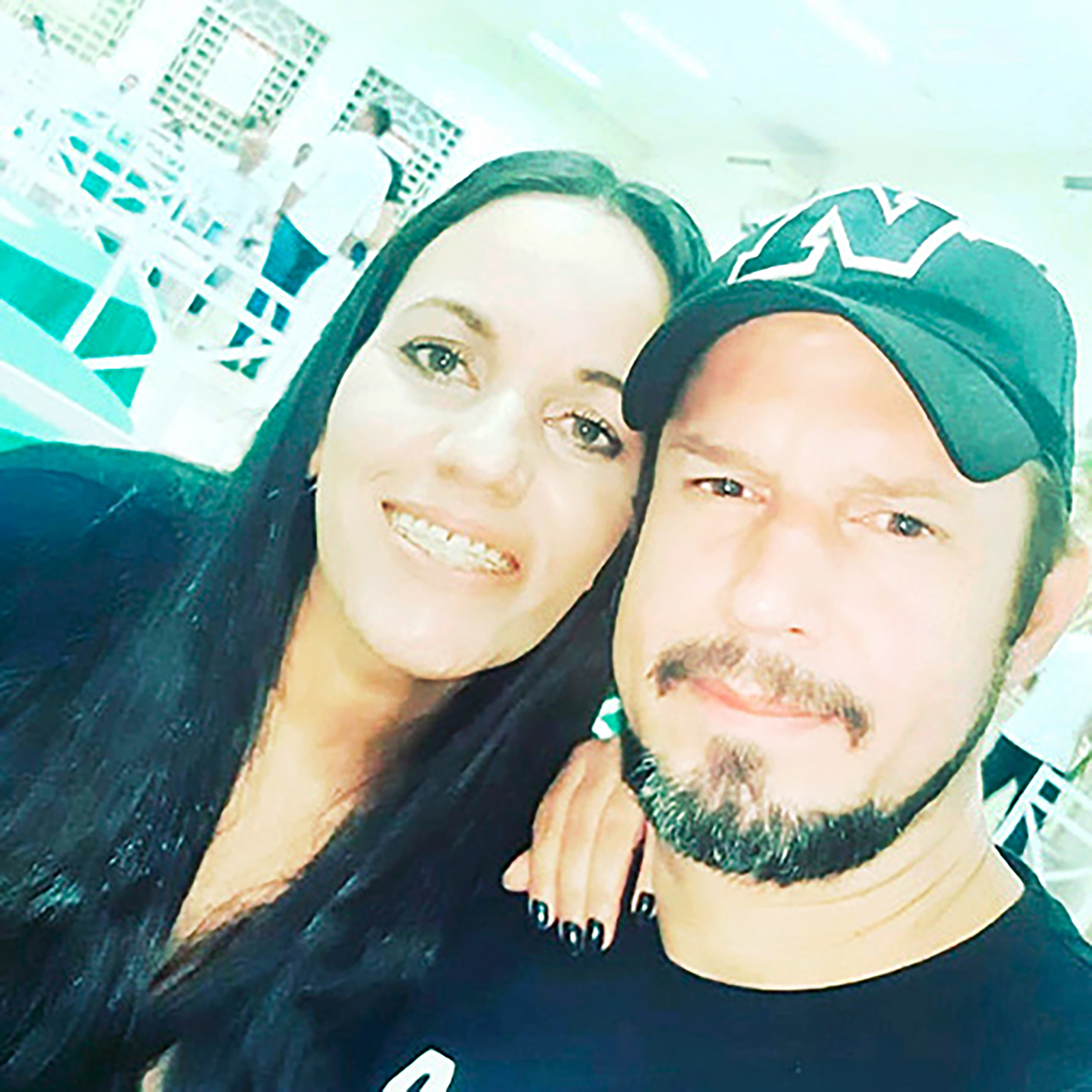 Dia 29 de junho, comemoram 29 anos de casados, Bodas Erva, Renato Corrêa e Lilian Duque. Eles recebem os parabéns do filho Lucas Resende, dos familiares e amigos