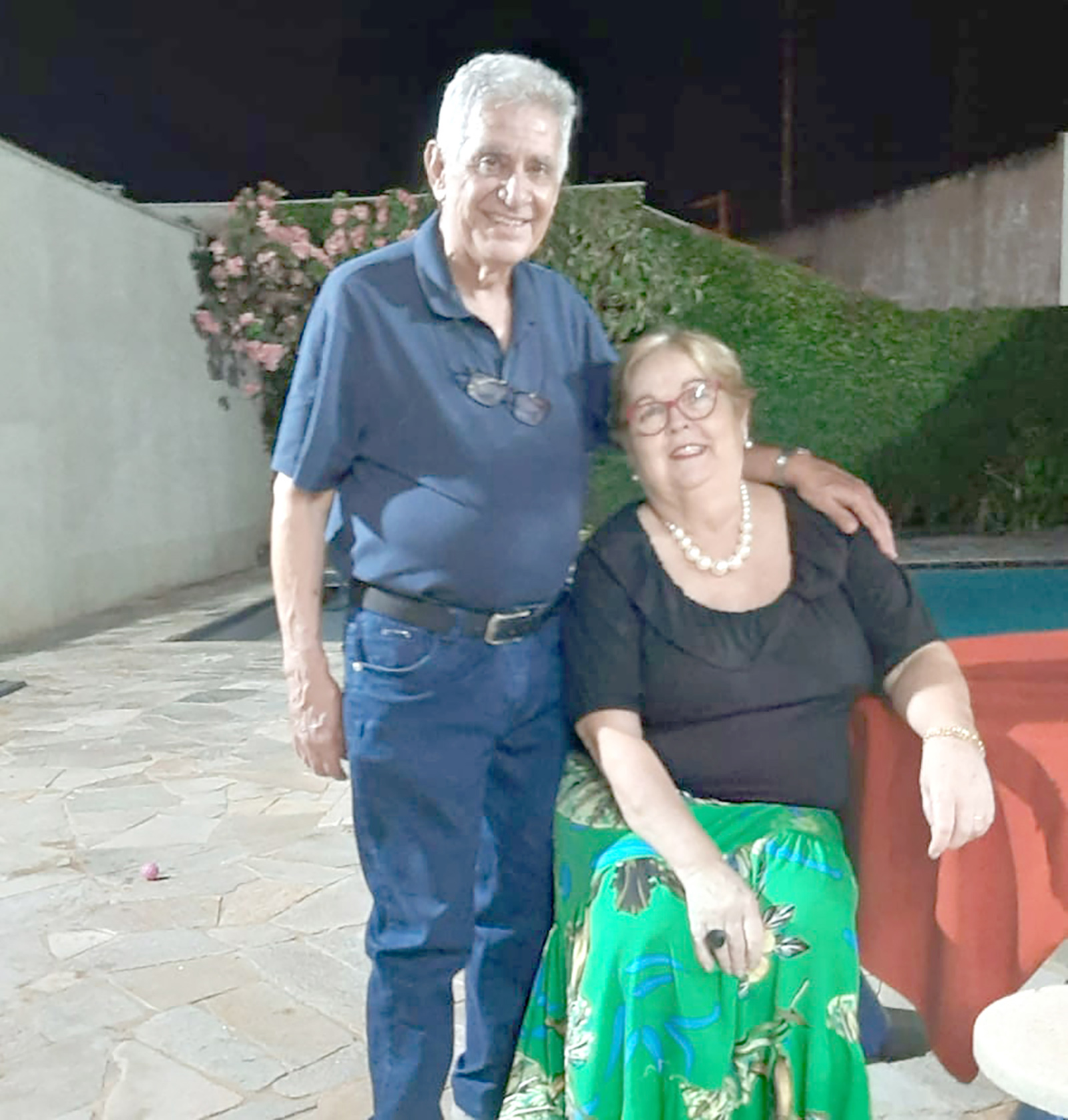 Dia 14 de agosto, comemora aniversário, Maria das Dores Alves Ferreira Azevedo (“Dodô”). Ela recebe os parabéns do esposo, o professor Carlos Alberto Inácio Azevedo, das filhas Vanessa Alves Azevedo e Natália Alves Azevedo, do genro Sérgio Duarte Costa, dos familiares e amigos