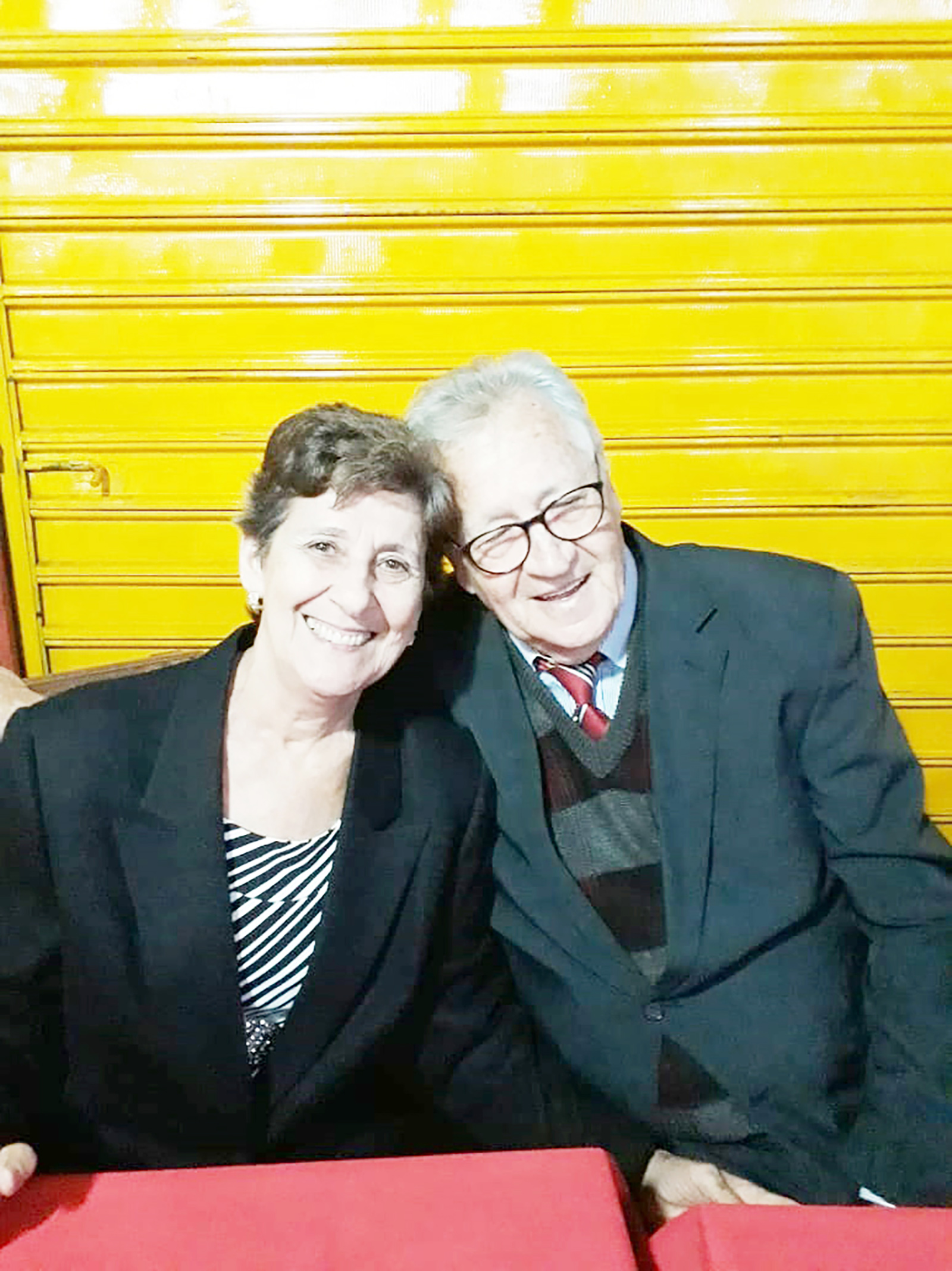 Dia 8 de agosto, completa 78 anos, Moacir de Souza. Ele recebe os parabéns da esposa Vera Lúcia de Castro Souza, dos filhos Renata de Castro Souza, Fernanda de Castro Souza e Luís Augusto de Castro Souza, casado com Luciana Cristina dos Santos Nogueira Souza, dos netos Amanda de Souza Tannous, Júlia de Souza Tannous, Issam Chammal Tannous Neto, Pedro de Souza Tannous, Igor Nogueira Souza, Eduardo Nogueira Souza, Gabriel de Souza Macedo Freitas e Mariana de Souza Macedo Freitas, dos familiares e amigos