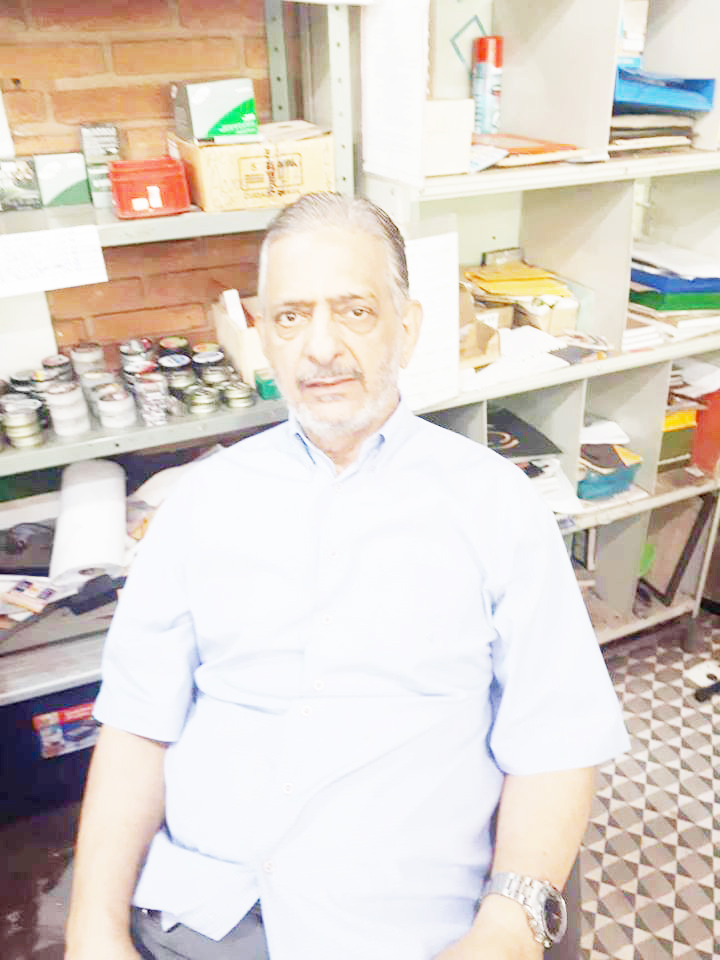 Dia 30 de abril, comemora aniversário, o diretor do restaurante Ponto Chice e da Magnum Caça e Pesca - Alexandre Moisés Netto. Ele recebe os cumprimentos da esposa Roberta Helena de Paula Moisés, dos filhos Gabriela de Paula Moisés e Alexandre Moisés Filho, da neta Luísa, dos familiares e amigos