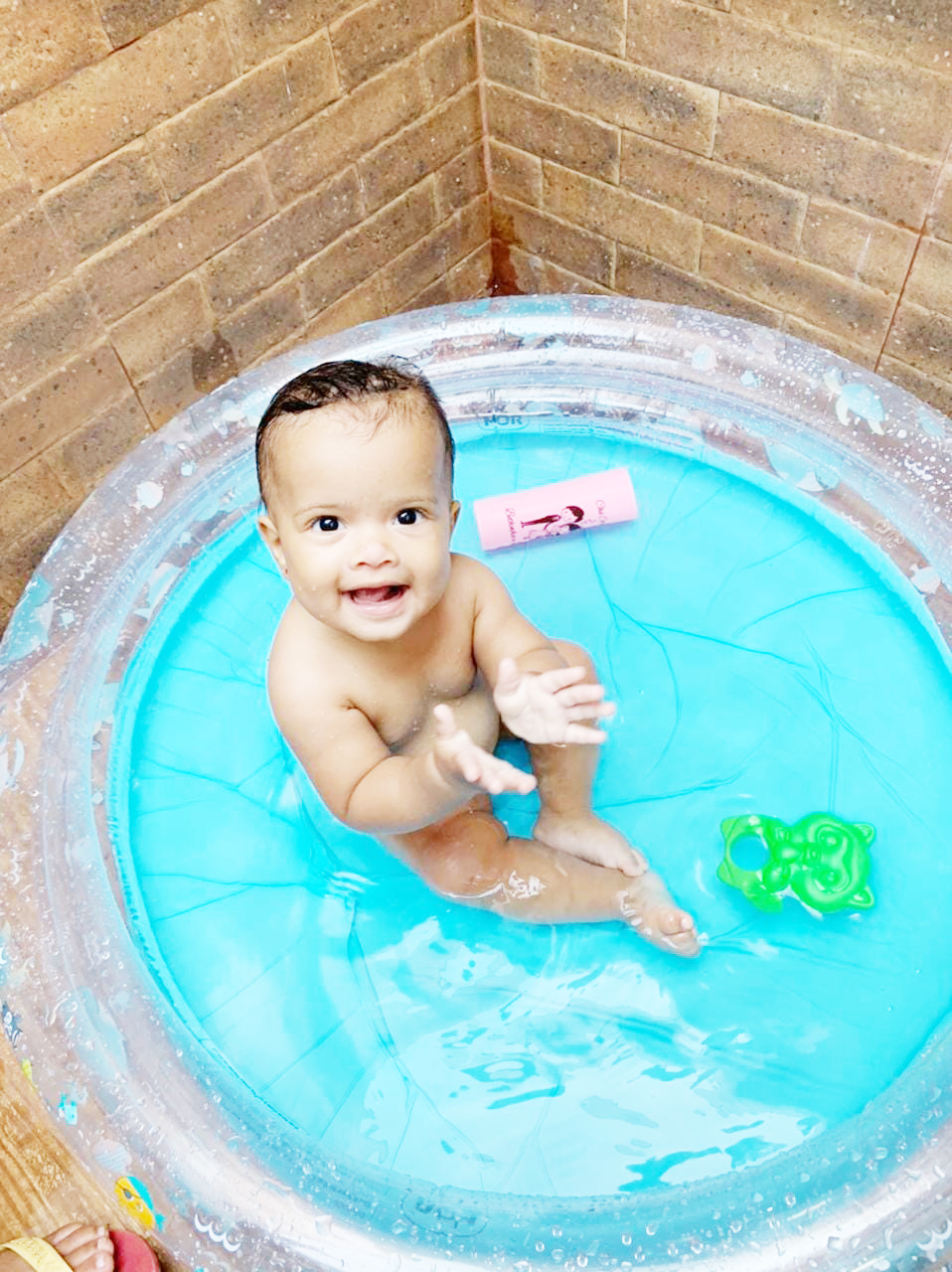 Dia 29 de abril, comemora aniversário, Heloísa Gobbi Junqueira, filha de Gabriel Pinheiro Junqueira e Daniele Rezende Gobbi. Ela recebe os parabéns dos pais, dos avós Reginaldo Franco Junqueira/Renata Pedroso Pinheiro Junqueira e Décio Sálvio Gobbi/Nilvana Maria Silveira Rezende Gobbi, dos tios Guilherme Pinheiro Junqueira, Drieli Rezende Gobbi, Daniel Rezende Gobbi e Danilo Rezende Gobbi, dos familiares e amigos