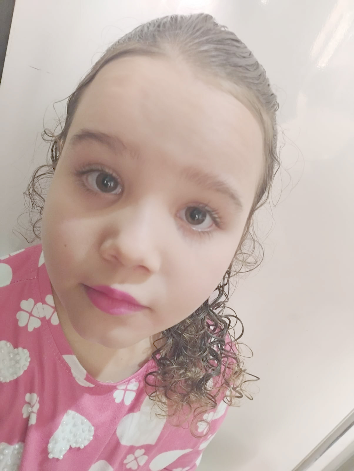 Dia 26 de abril, comemora aniversário, Lavínia Araújo Pereira. Ela é filha de Jacqueline Araújo Pereira e Lucas Fernandes Matheus Pereira, e tem o irmão Guilherme Luccas Araújo Pereira e são seus avós Elisabeth da Silva Araújo/José Alípio Araújo e Maria do Carmo Matheus Pereira/Samuel Fernandes Pereira (in memoriam). Lavínia recebe os parabéns dos pais, do irmão Guilherme, dos avós, tios, familiares e amigos