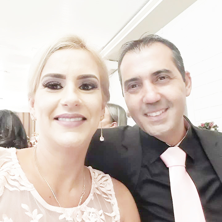 Dia 26 de abril, completam 23 anos de casados, Bodas de Palha, Ricardo Stefani Leite e Luciana Paula de Assis Oliveira Leite. Eles recebem os parabéns dos filhos Lorena de Assis Oliveira Leite e Leonardo Stefani Oliveira Leite, dos familiares e amigos