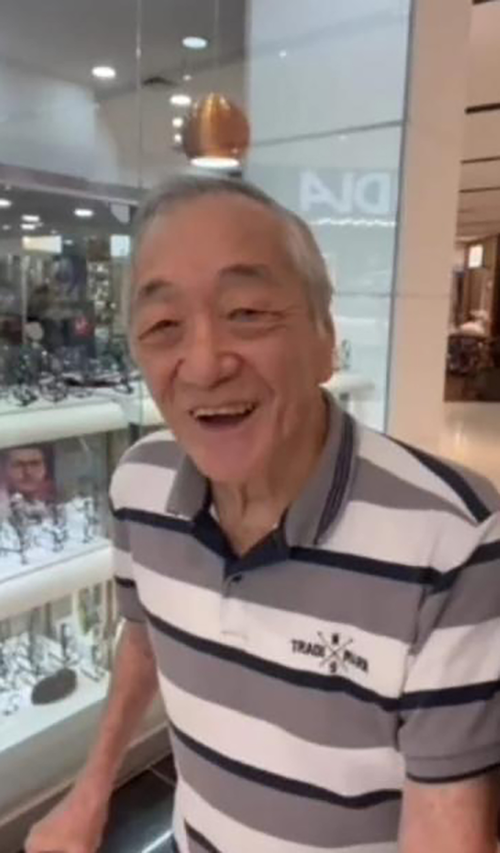 Faleceu dia 13 de abril, faleceu aos 78 anos, o engenheiro ituveravense que residia em Uberlândia, Walter Toshiyuki Shimizu (“Tocha”). Ele é casado com Elza Maria Sandoval Shimizu e tem a filha Tatiana Sandoval Shimizu, o genro Jailton e os netos Enzo e Anna Liz. Ele é filho de Yoshio Shimizu e Yoriko Shimizu.