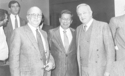 Foto do prefeito Dr. Ecyr Alves Ferreira, que administrou Ituverava de 1989 a 1992, quando foi recebido pelo secretário de Recursos Hídricos do governo de São Paulo João Leiva Filho, quando o governador era Orestes Quércia, Na ocasião o prefeito conseguiu recursos para construir a represa de Tratamento de Esgoto em São Benedito da Cachoeirinha. (1) Ecyr Alves Ferreira Miguel, (2) João Leiva Filho e (3) Dr. Miguel. Assessor de Leiva