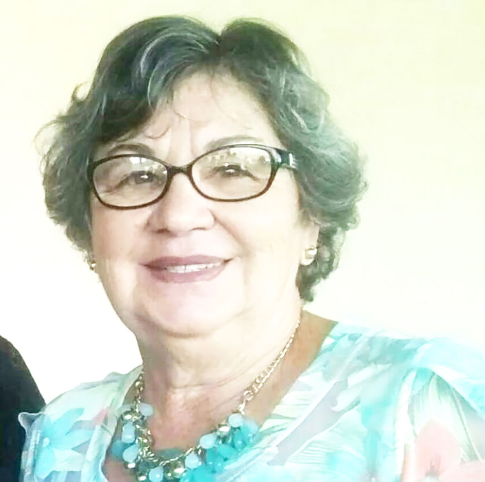 Dia 4 de junho, comemora aniversário, Maria José Carneiro Vaz. Ela recebe os parabéns dos filhos, noras, netos, dos familiares e amigos