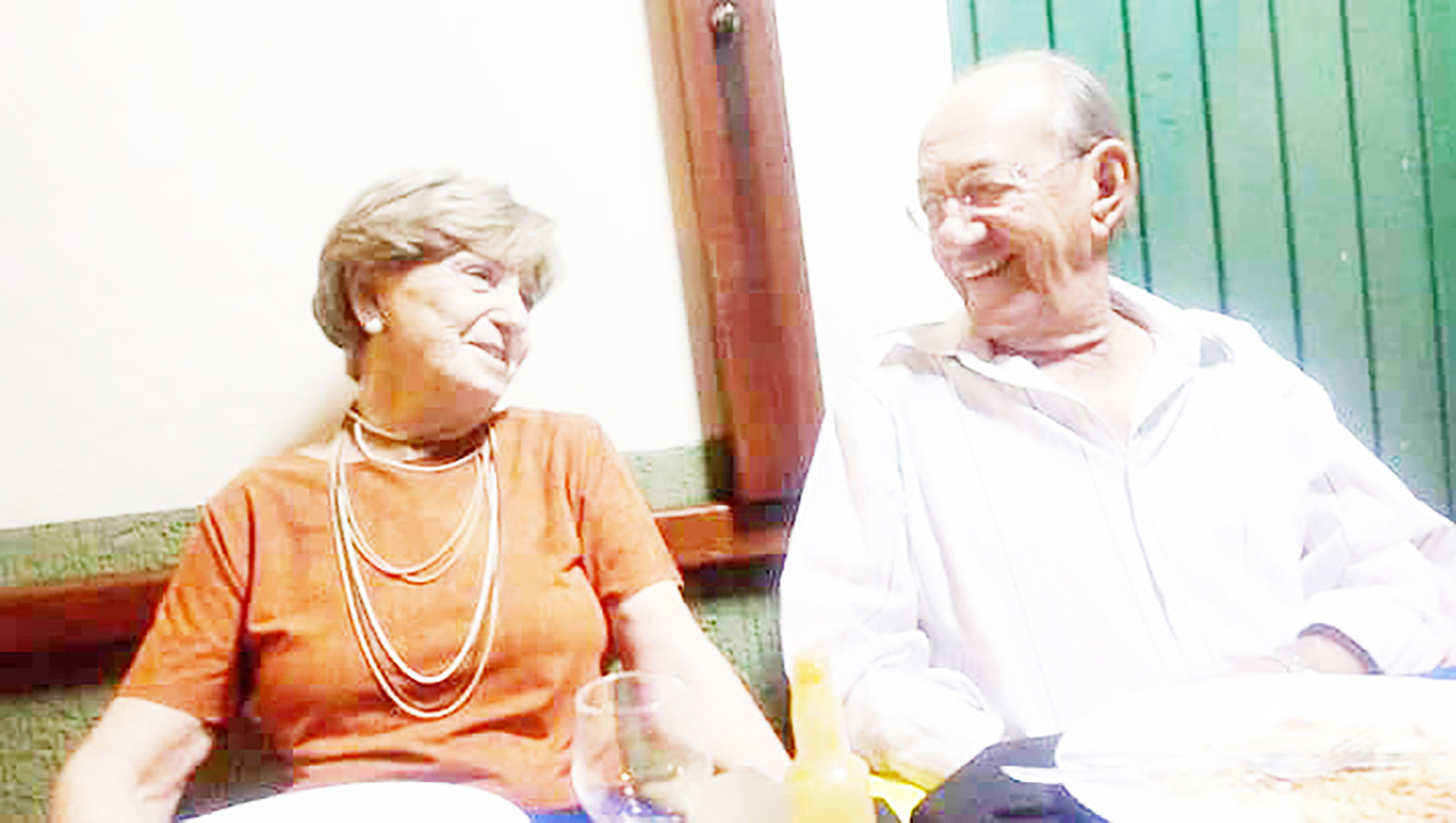 Dia 31 de maio, comemoram 68 anos de casados, Bodas de Chumbo, Wagner Cabrini e Tereza Brunheroti Cabrini. Eles recebem os parabéns dos filhos Carlos César Cabrini; José Fernando Cabrini, casado com Adriana Peixoto Cabrini; Luciana Cabrini e Alessandra Cabrini, dos netos, bisnetos, familiares e amigos
