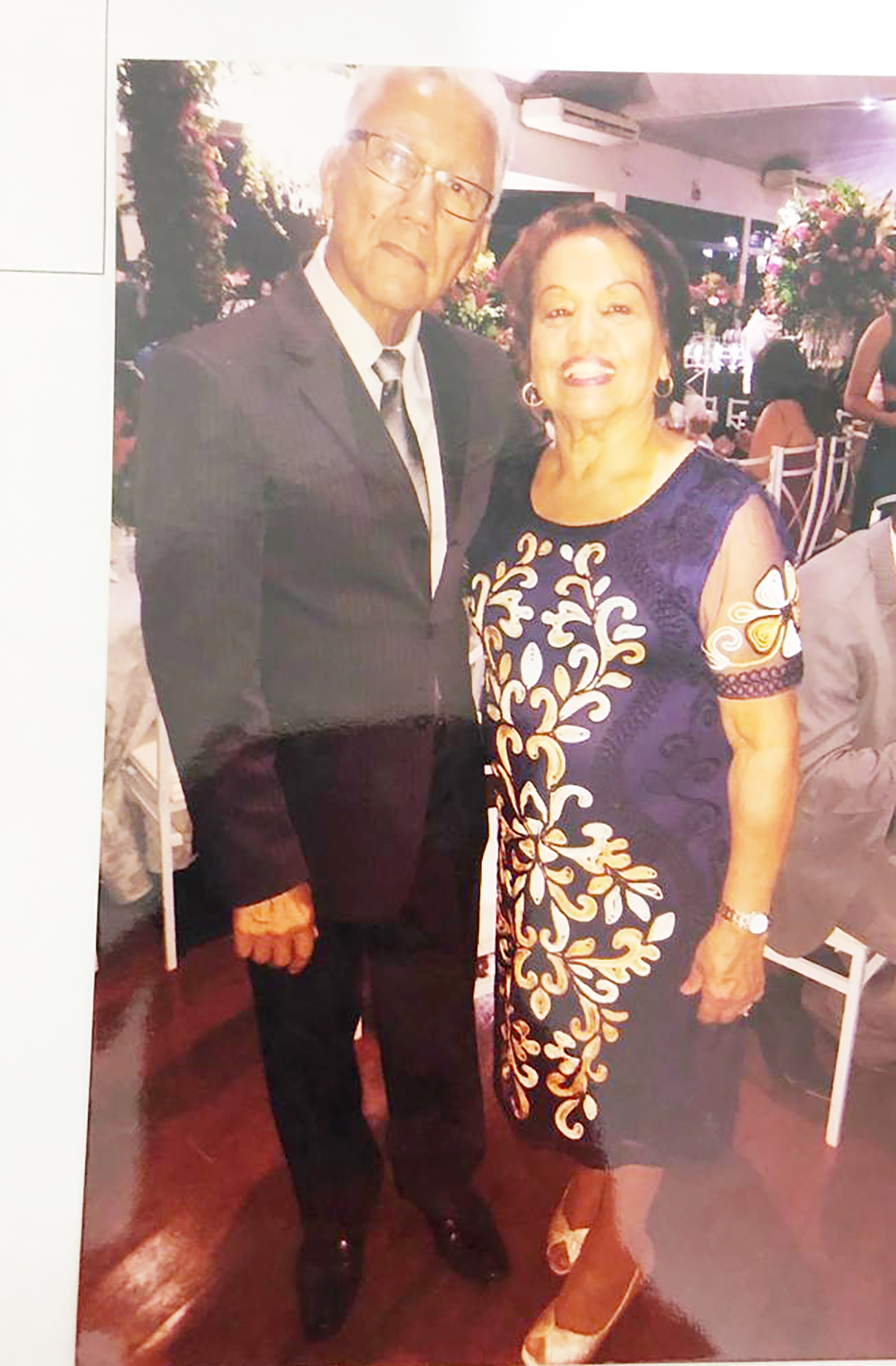 Dia 26 de maio, comemoram 64 anos de casados, Bodas de Fabulita, Alceu Lopes da Silva e Maria Aparecida de Matos Silva. Eles recebem os parabéns dos filhos, Luciano Mattos da Silva, casado com Sânia Maria Picolo da Silva; Lucélia Mattos Alves da Silva, casada com Augusto Sandoval Alves da Silva e Lecine Mattos da Silva, casado com Michelle Galan Soares Mattos, dos netos Emanuel Mattos Silva, casado com Natália; Yohan Felipe; casado com Lívia; Eloá Mattos Silva; Sara e Maria Clara, do bisneto Emanuel Filho, dos familiares e amigos